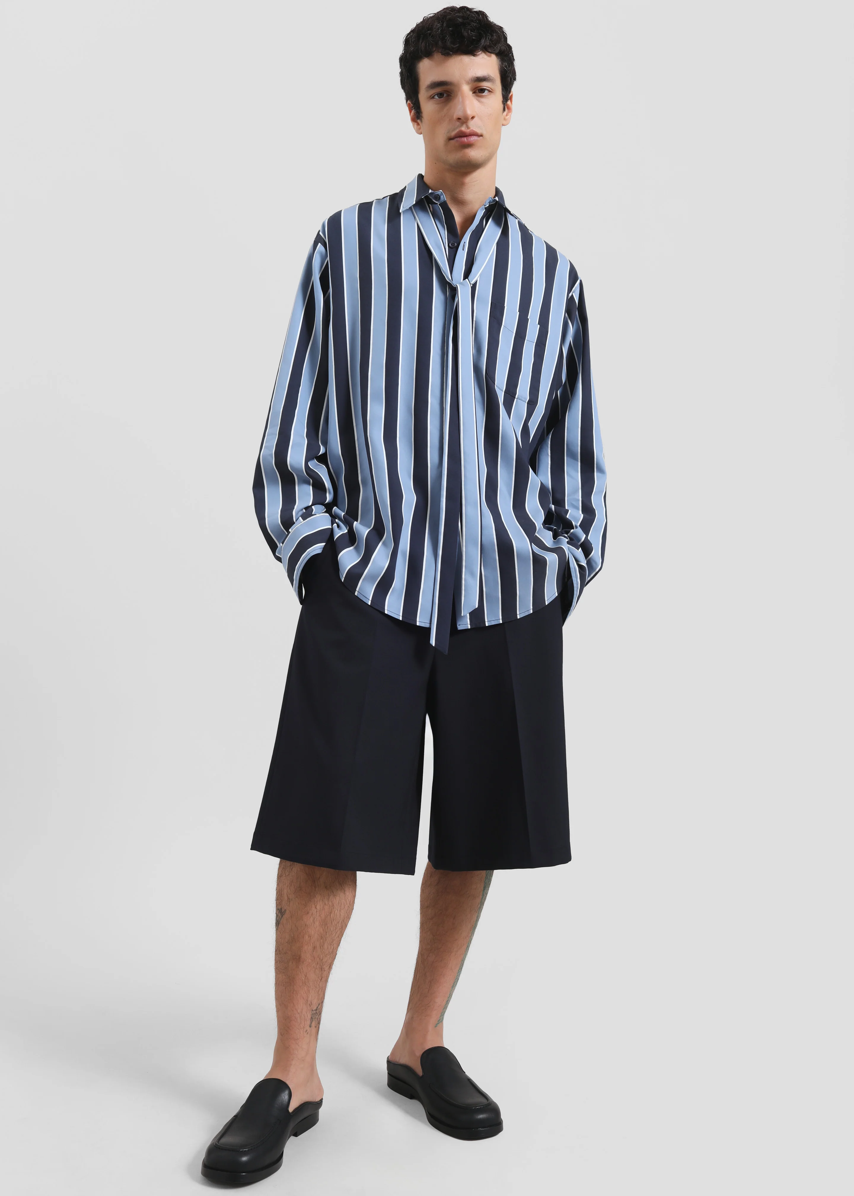 Belgrave Bermuda Shorts - Navy - Image 8