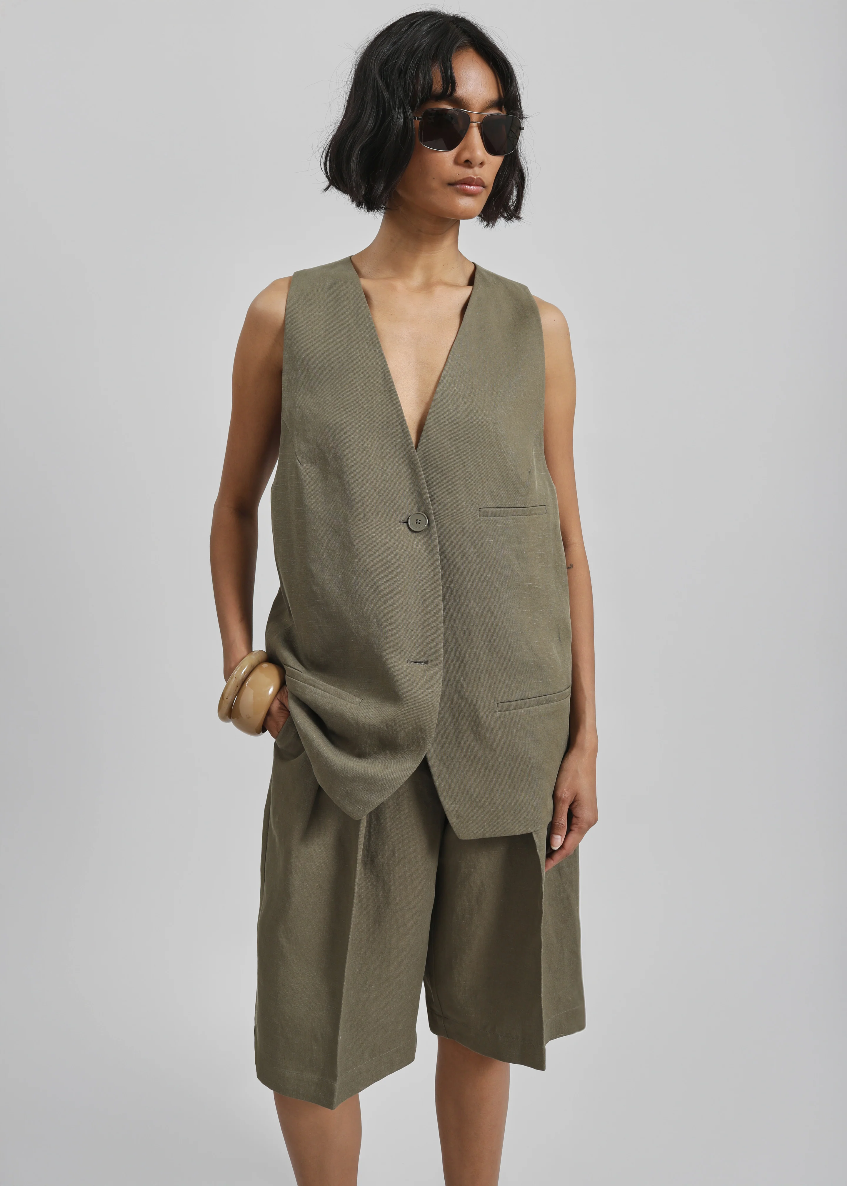 Bilbao Pleated Linen Bermuda Shorts - Khaki - Image 4