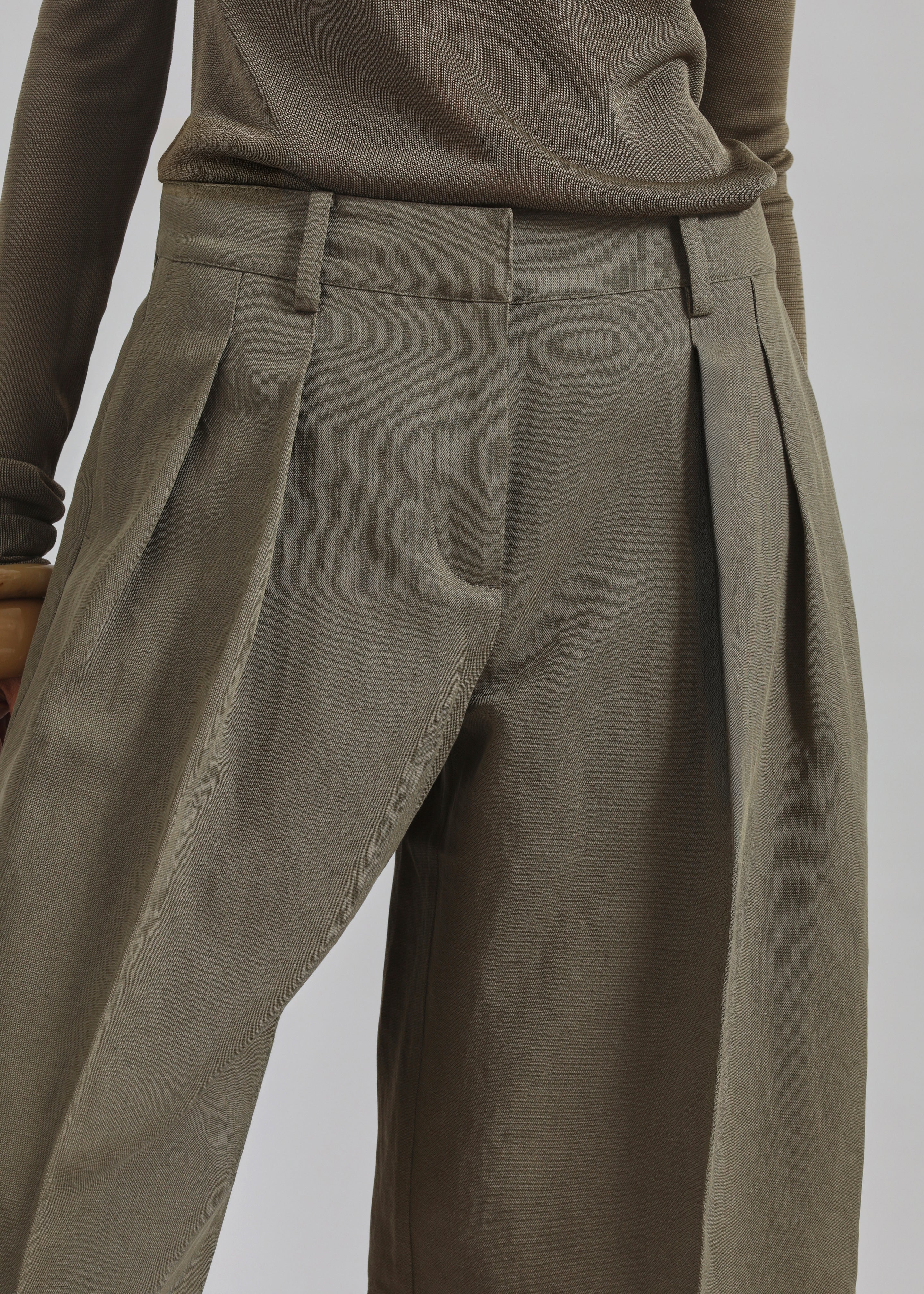 Bilbao Pleated Linen Bermuda Shorts - Khaki - Image 6