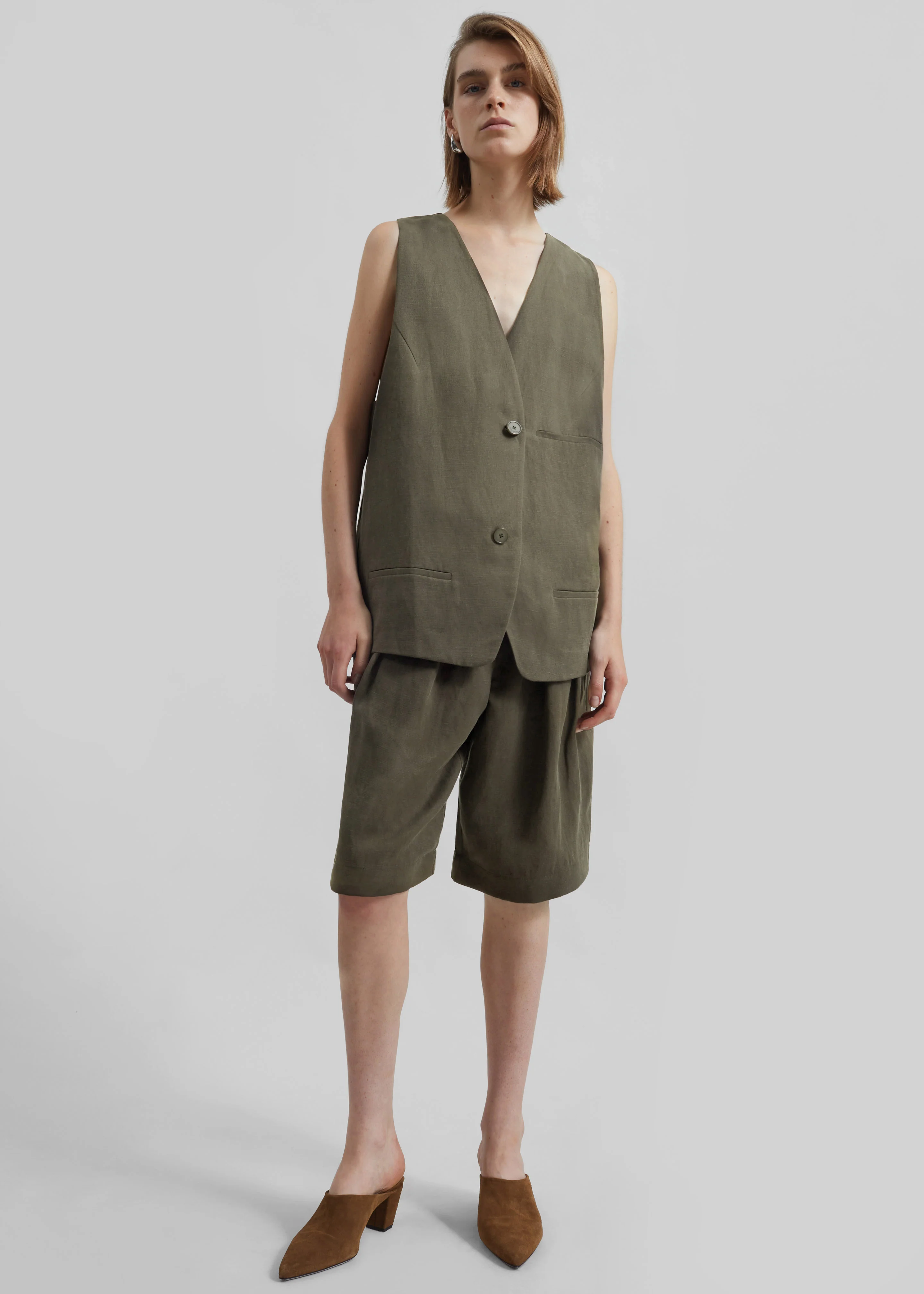 Bilbao Pleated Linen Bermuda Shorts - Khaki - Image 7