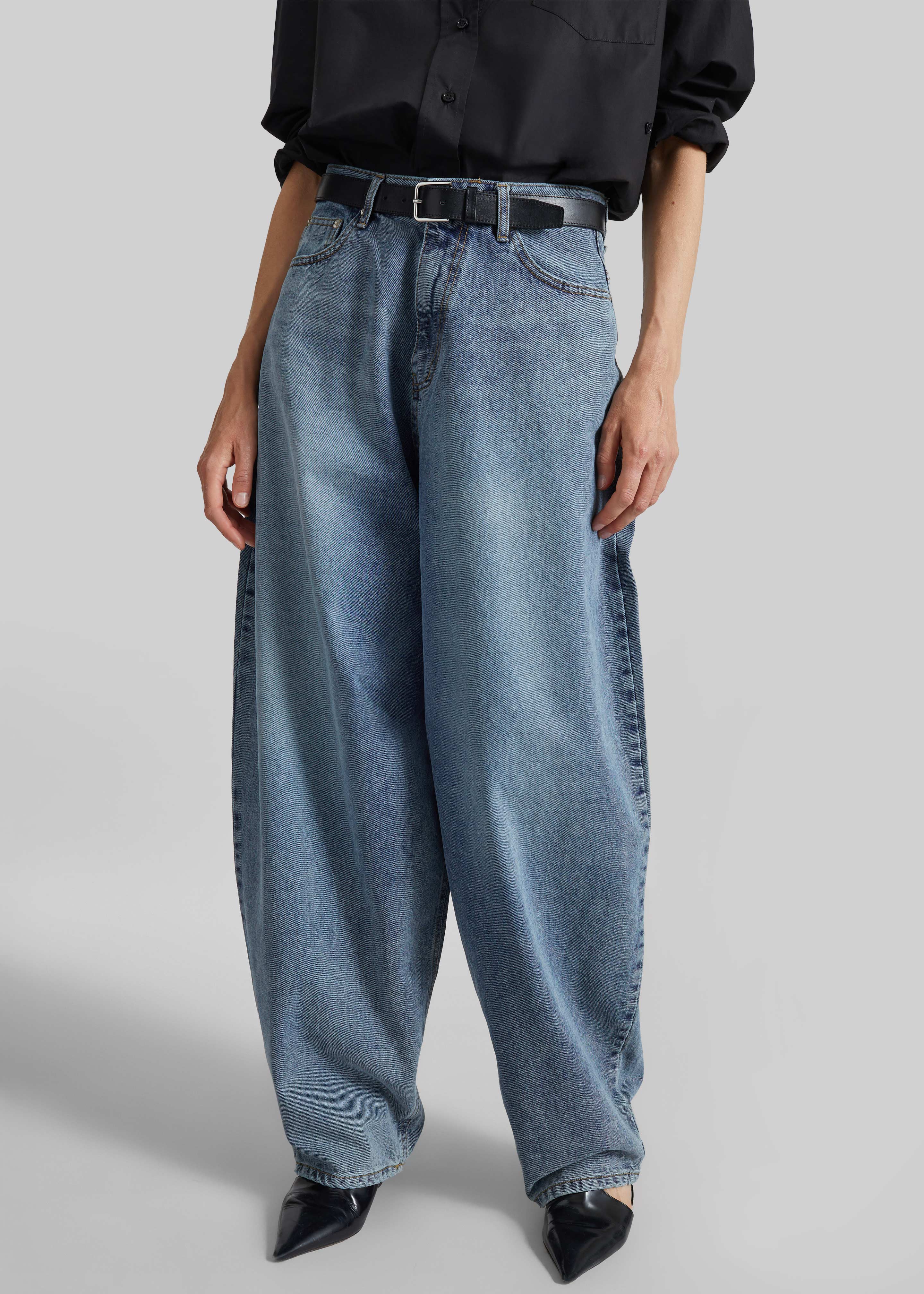 Elga Barrel Leg Jeans - Medium Wash - Image 2