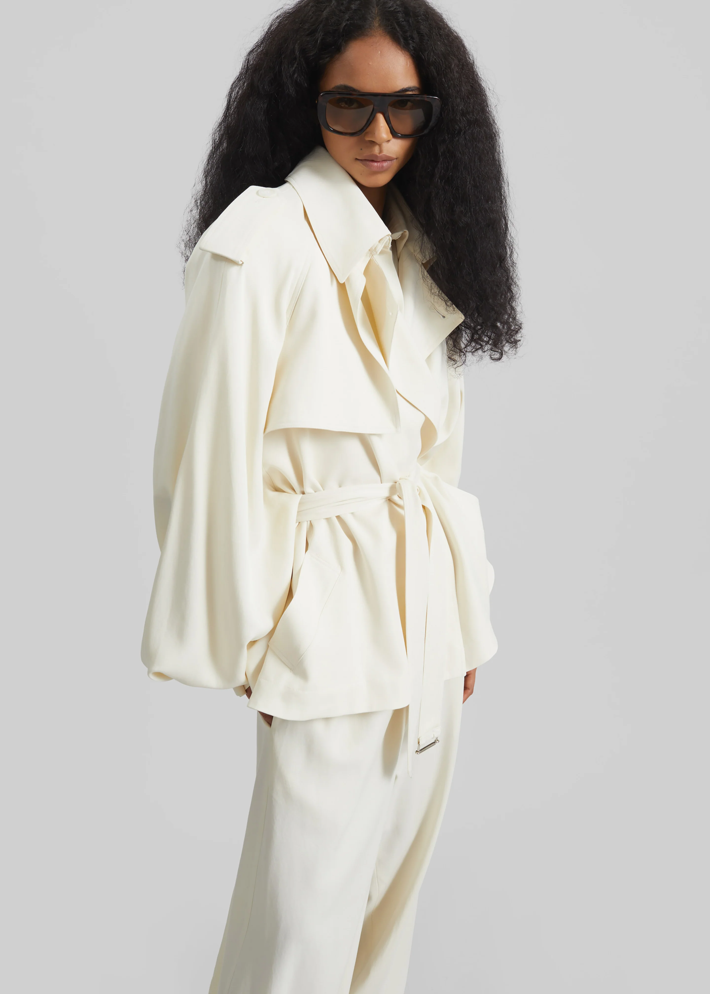 Elva Fluid Short Trench - Ivory - Image 8