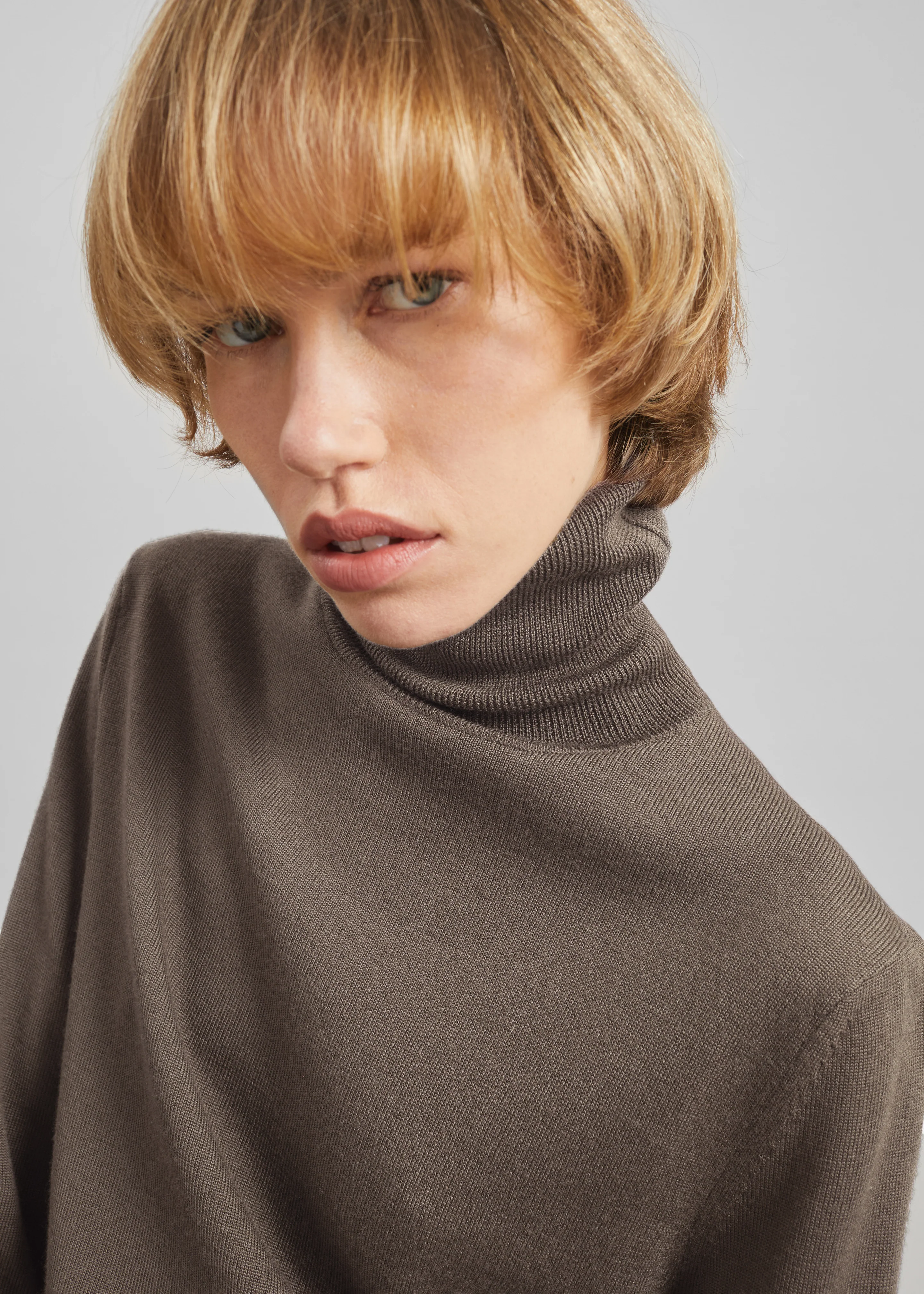 Eve Thin Turtleneck Sweater - Dark Taupe - Image 2