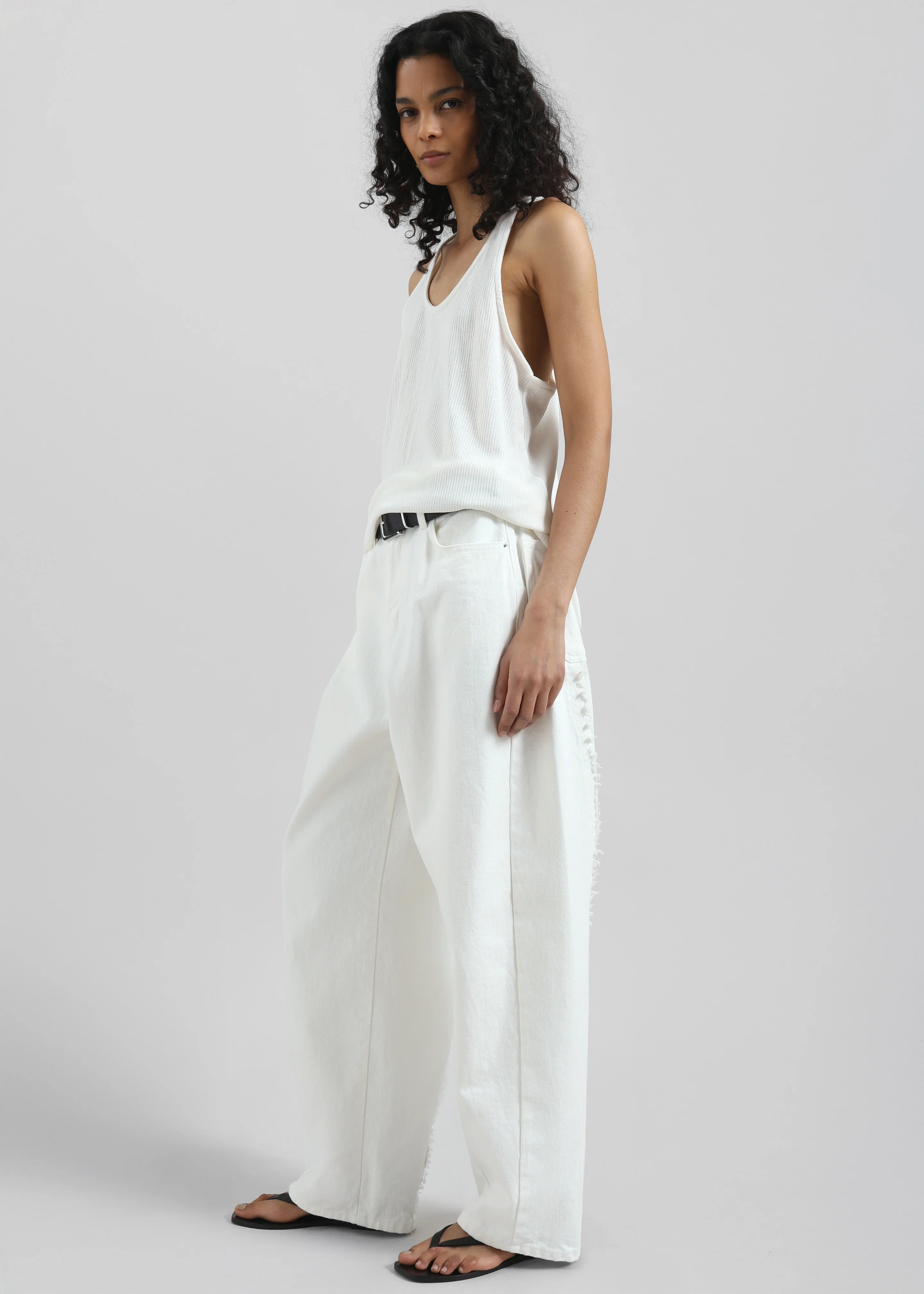 Halgar Frayed Seam Barrel Leg Jeans - White - Image 13