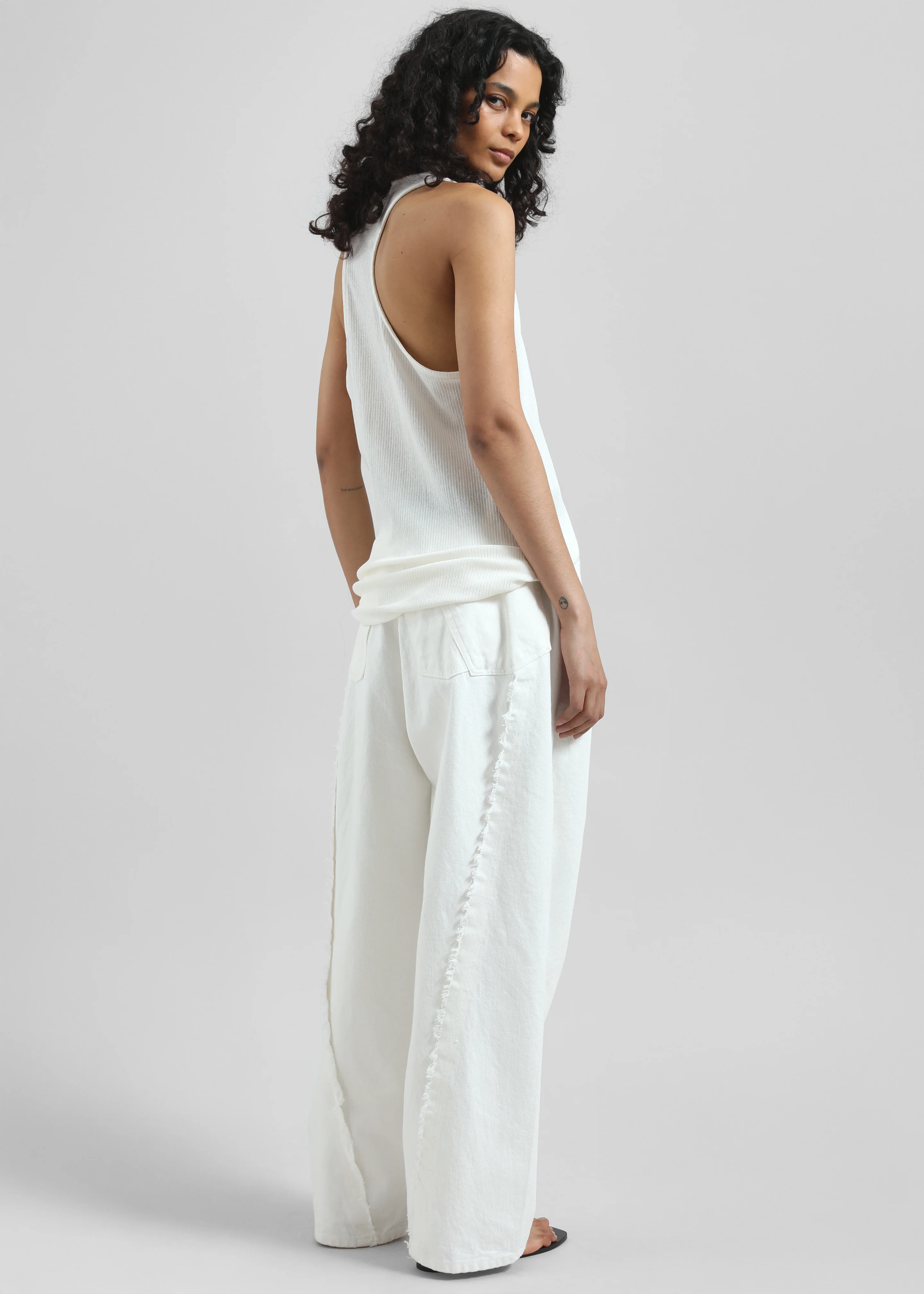 Halgar Frayed Seam Barrel Leg Jeans - White - Image 2