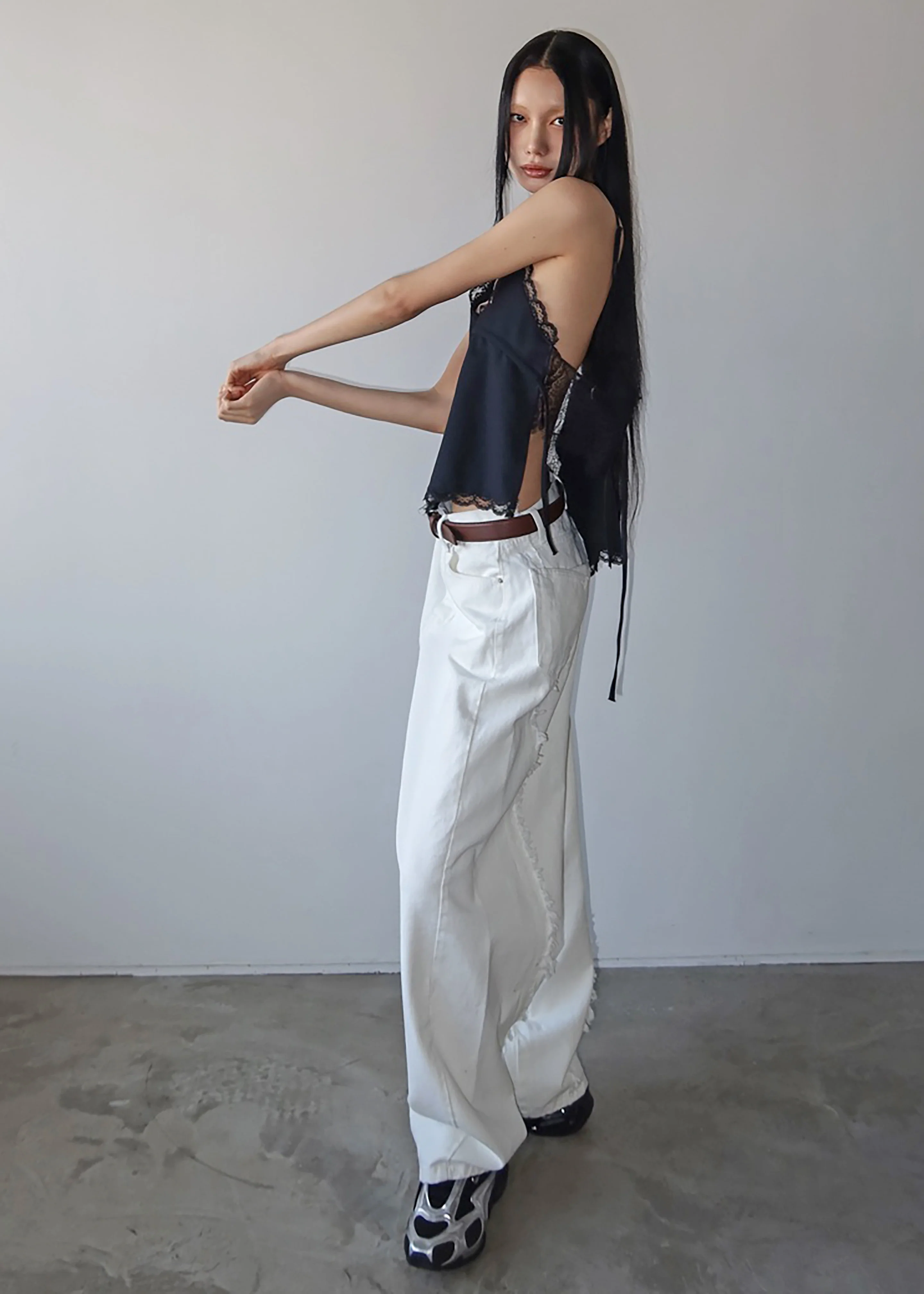 Halgar Frayed Seam Barrel Leg Jeans - White - Image 5