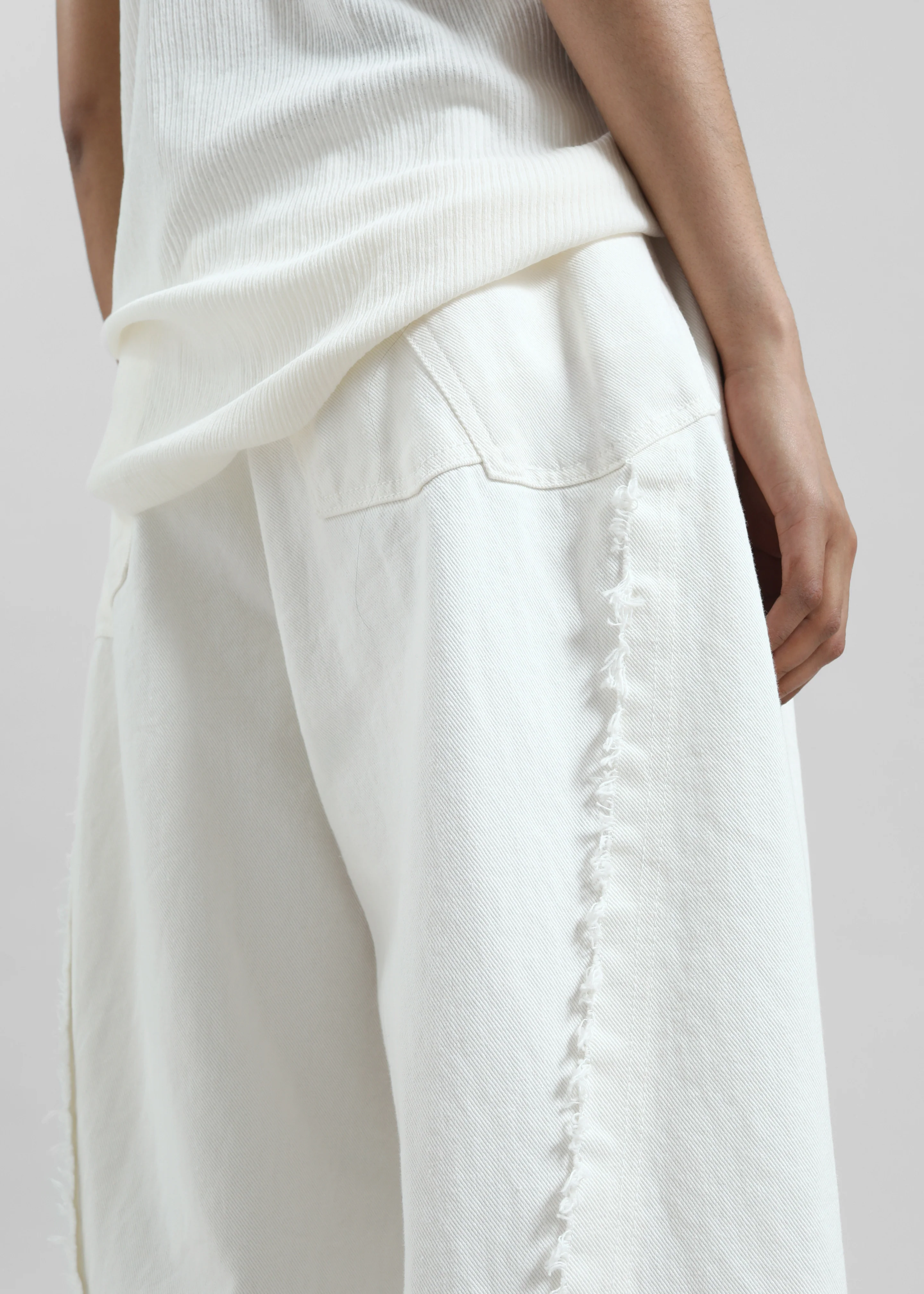 Halgar Frayed Seam Barrel Leg Jeans - White - Image 7