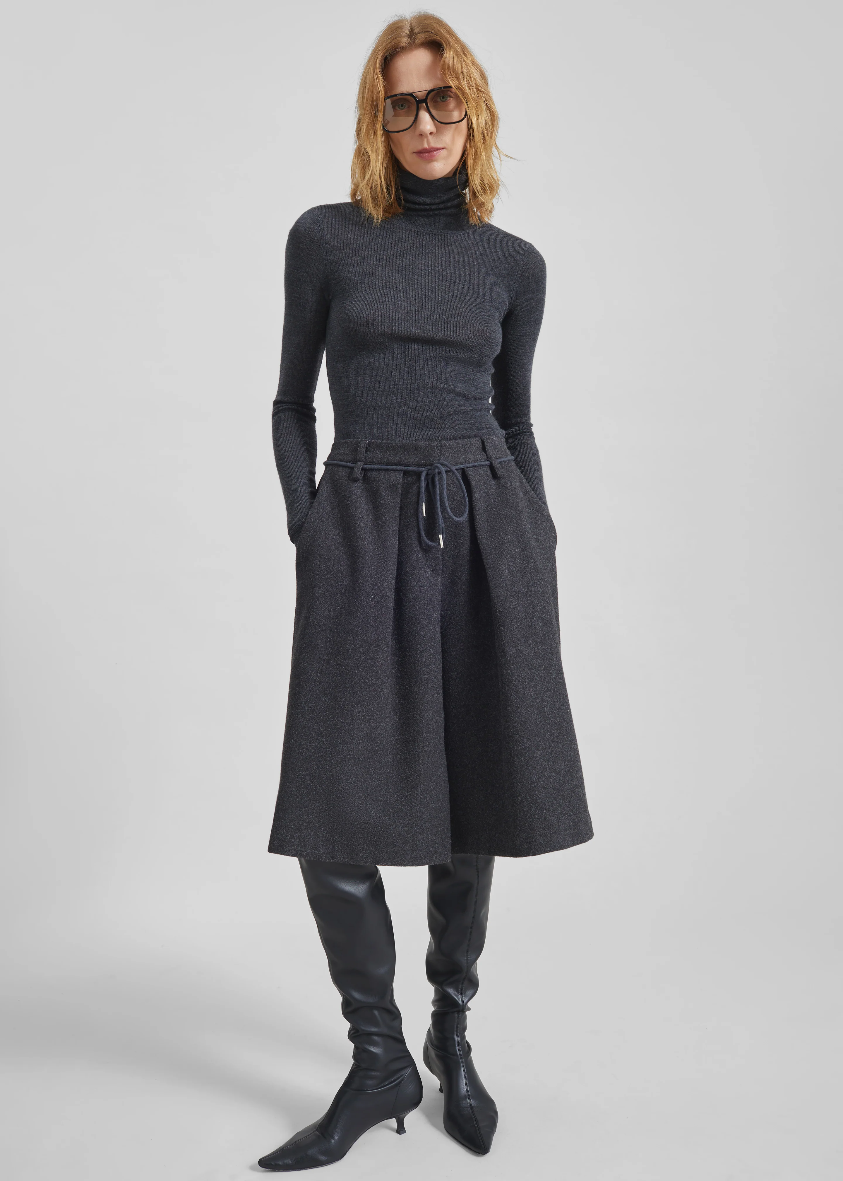 Hemavan Bermuda Shorts - Dark Grey - Image 5