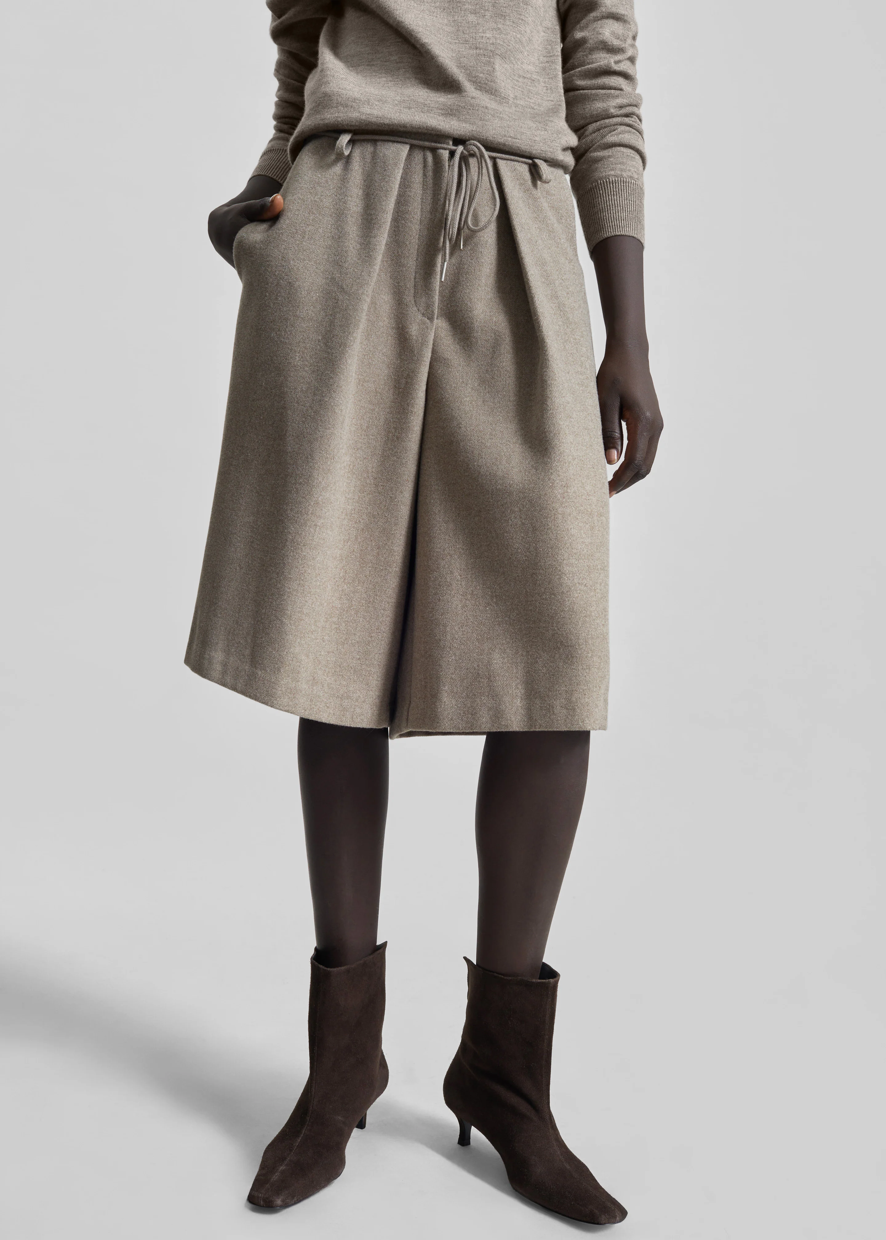 Hemavan Bermuda Shorts - Taupe - Image 2