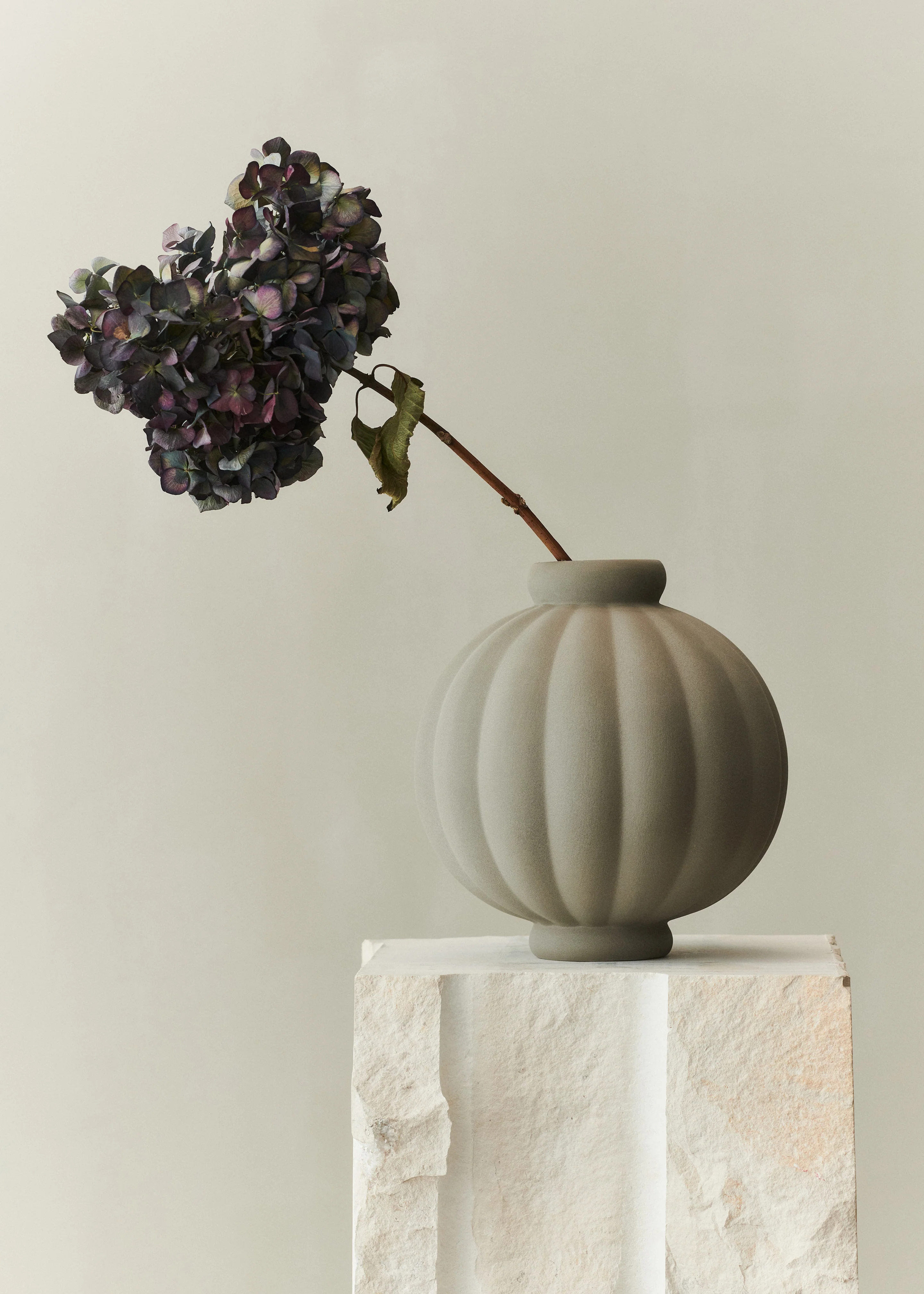 Louise Roe Ceramic Balloon Vase 01 - Sanded Grey - Image 3