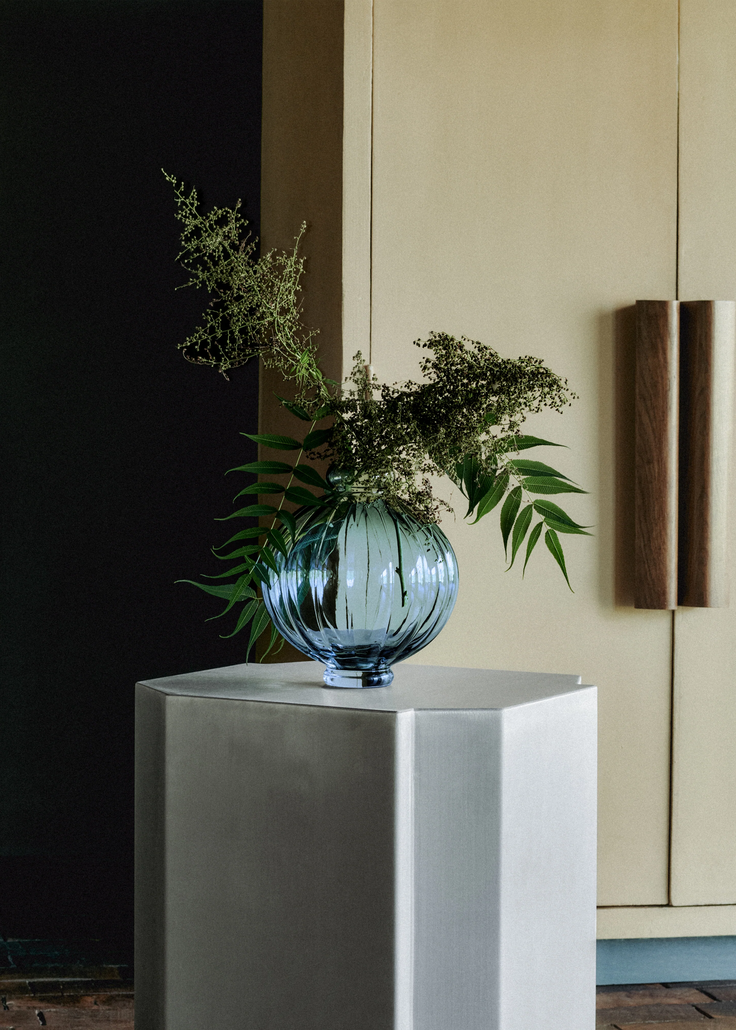 Louise Roe Glass Balloon Vase 01 - Blue - Image 3