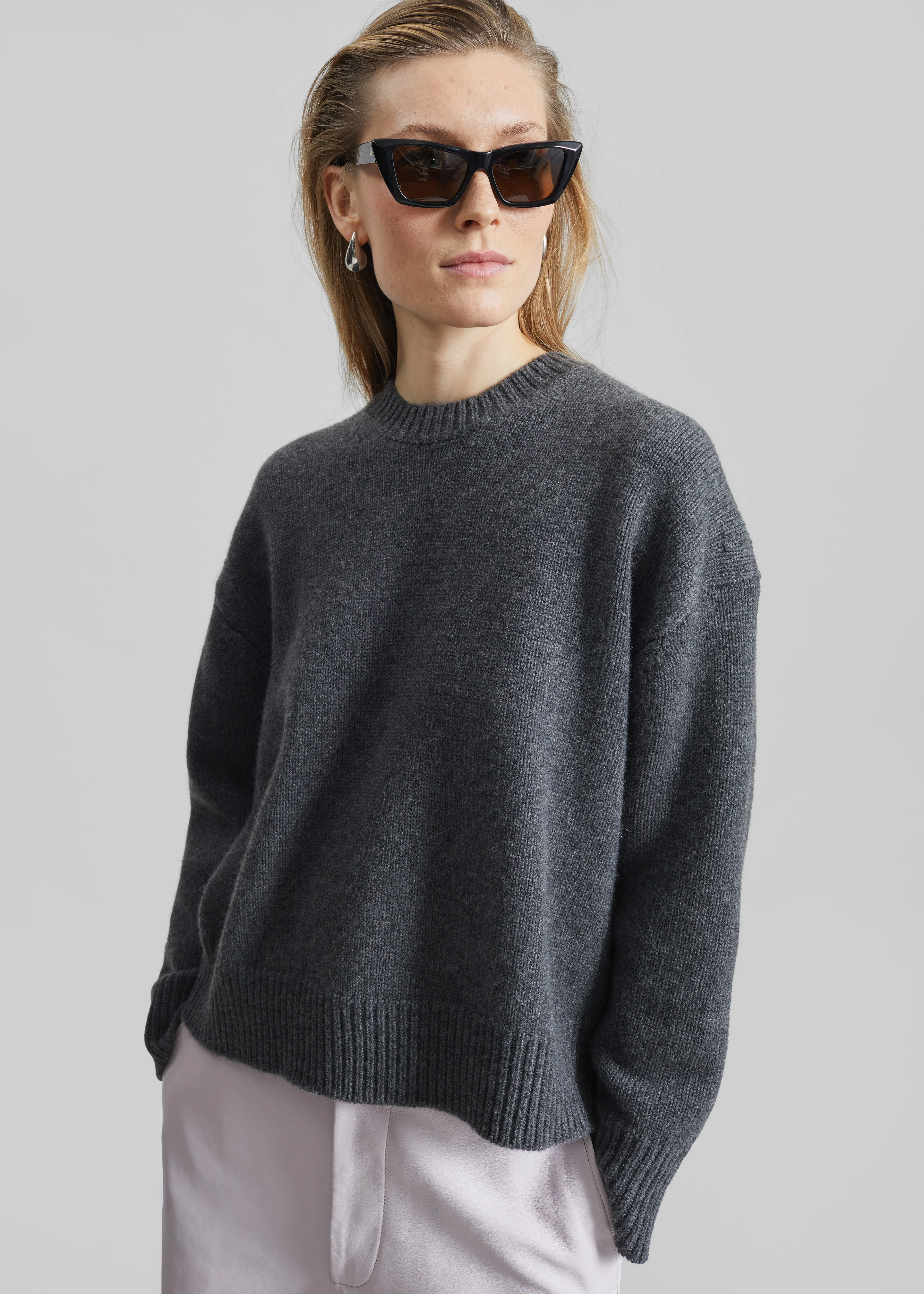 Loulou de Saison Pia Oversized Cashmere Sweater - Anthracite Melange - Image 3