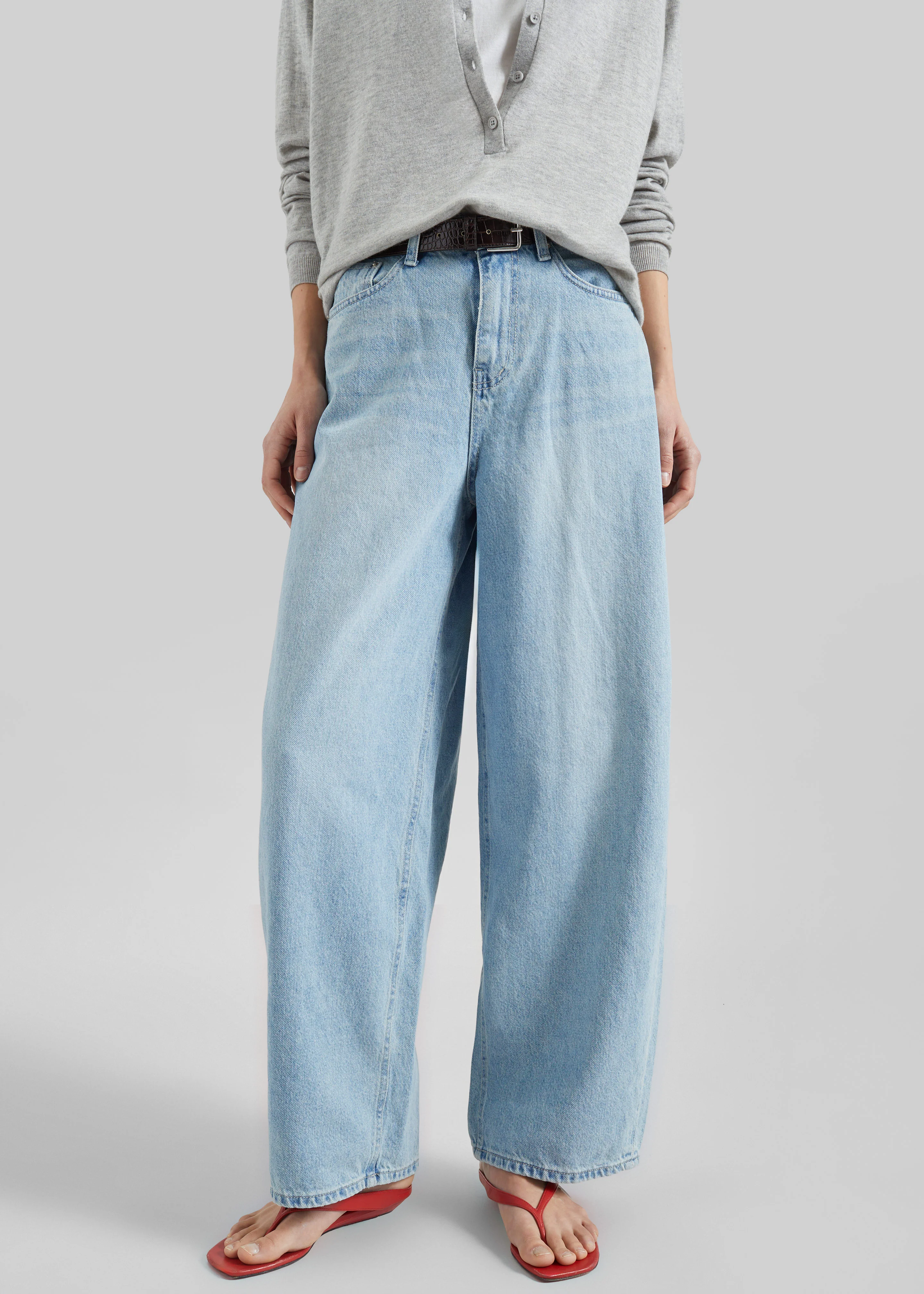Lucena Barrel-Leg Jeans - Light Wash - Image 2