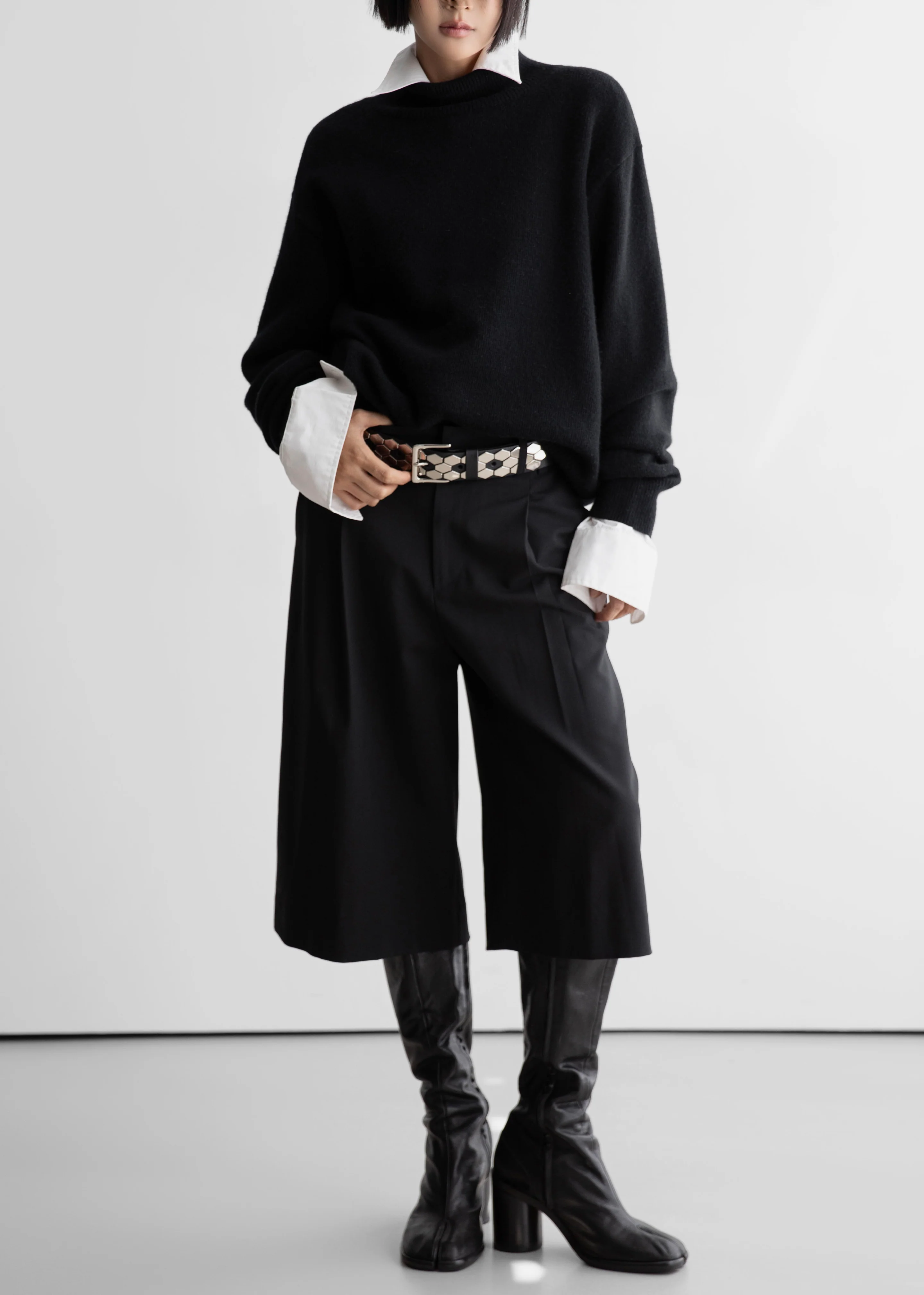 Meldert Bermuda Shorts - Black - Image 7