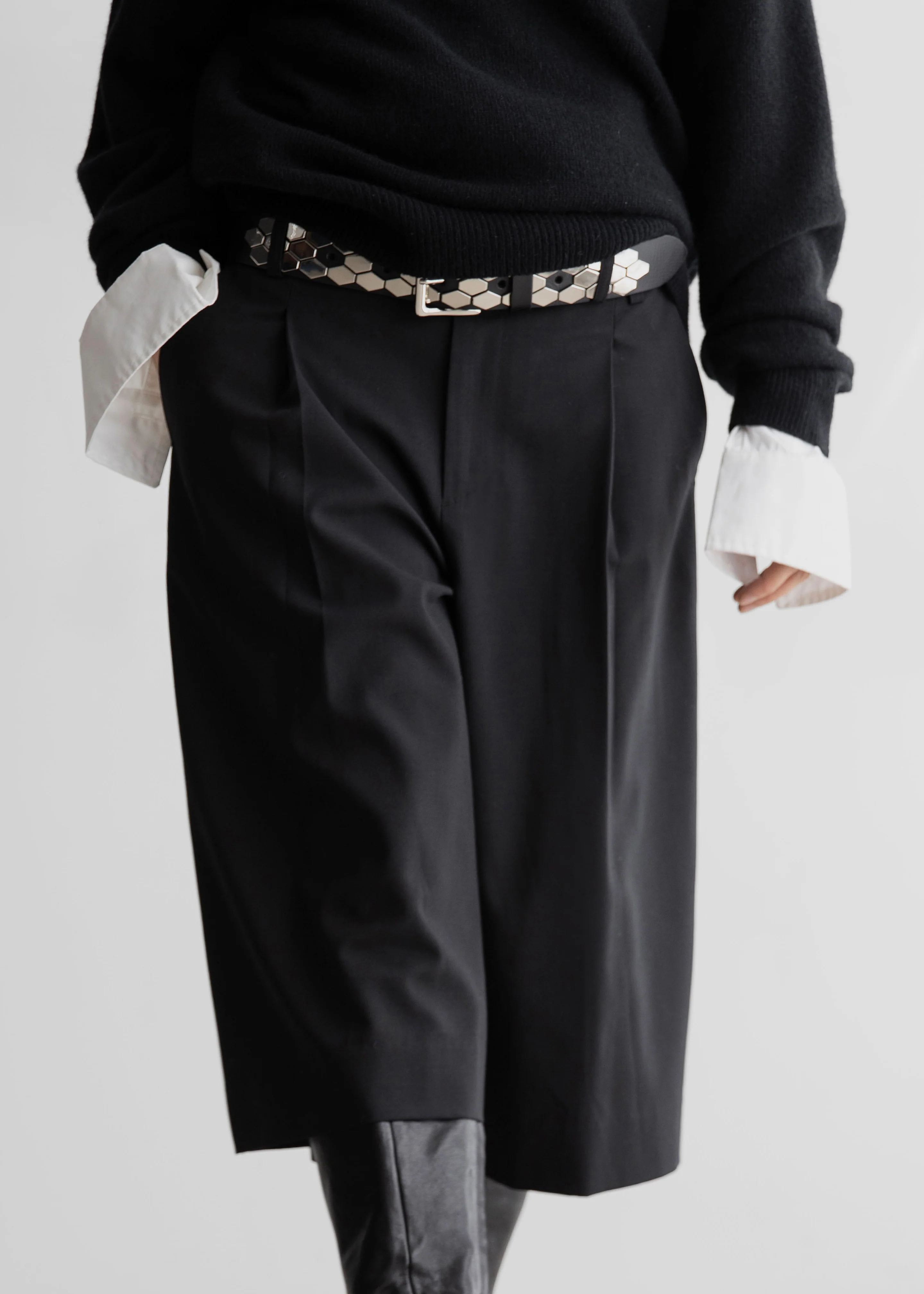 Meldert Bermuda Shorts - Black - Image 8