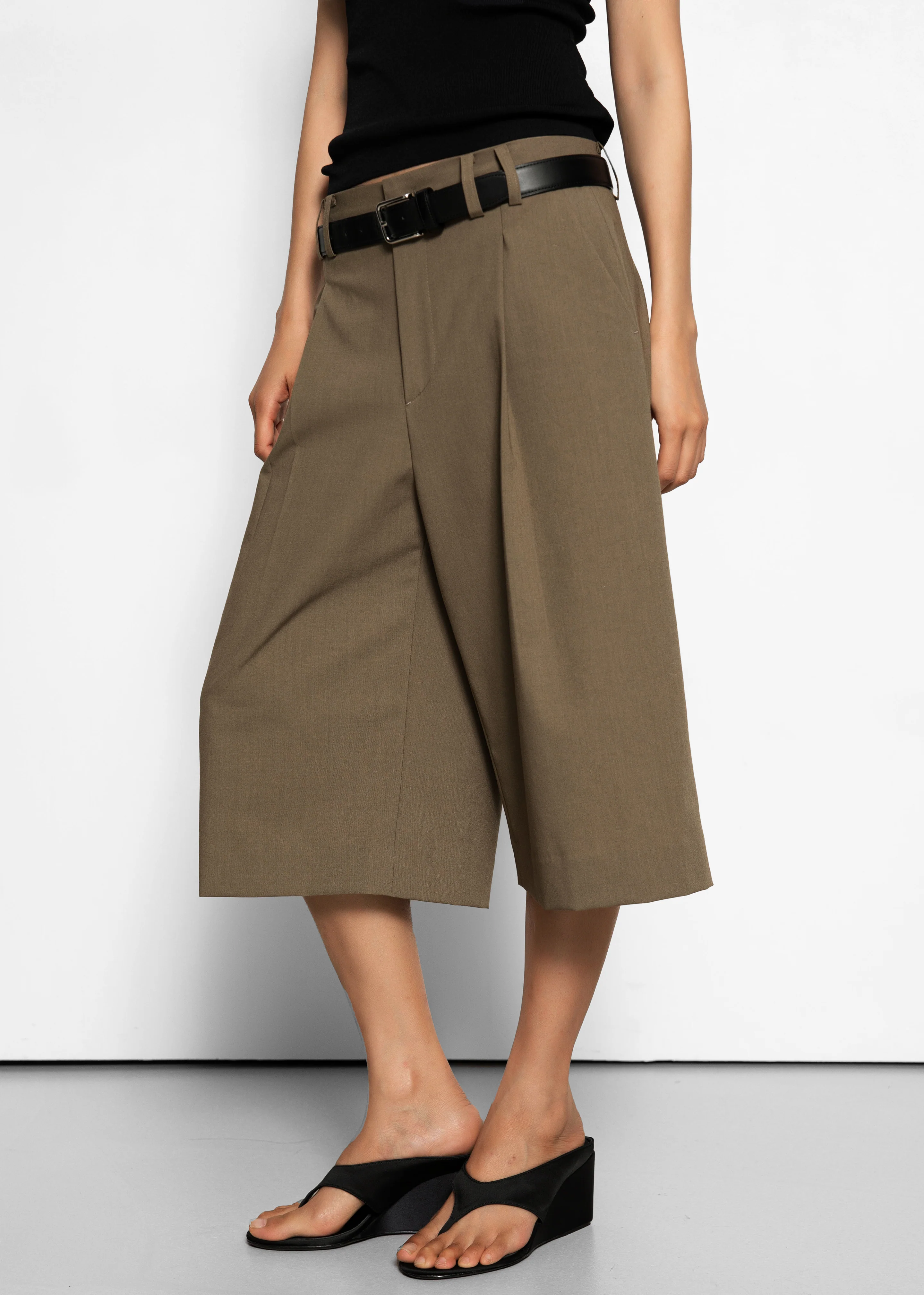 Meldert Bermuda Shorts - Khaki Brown - Image 2