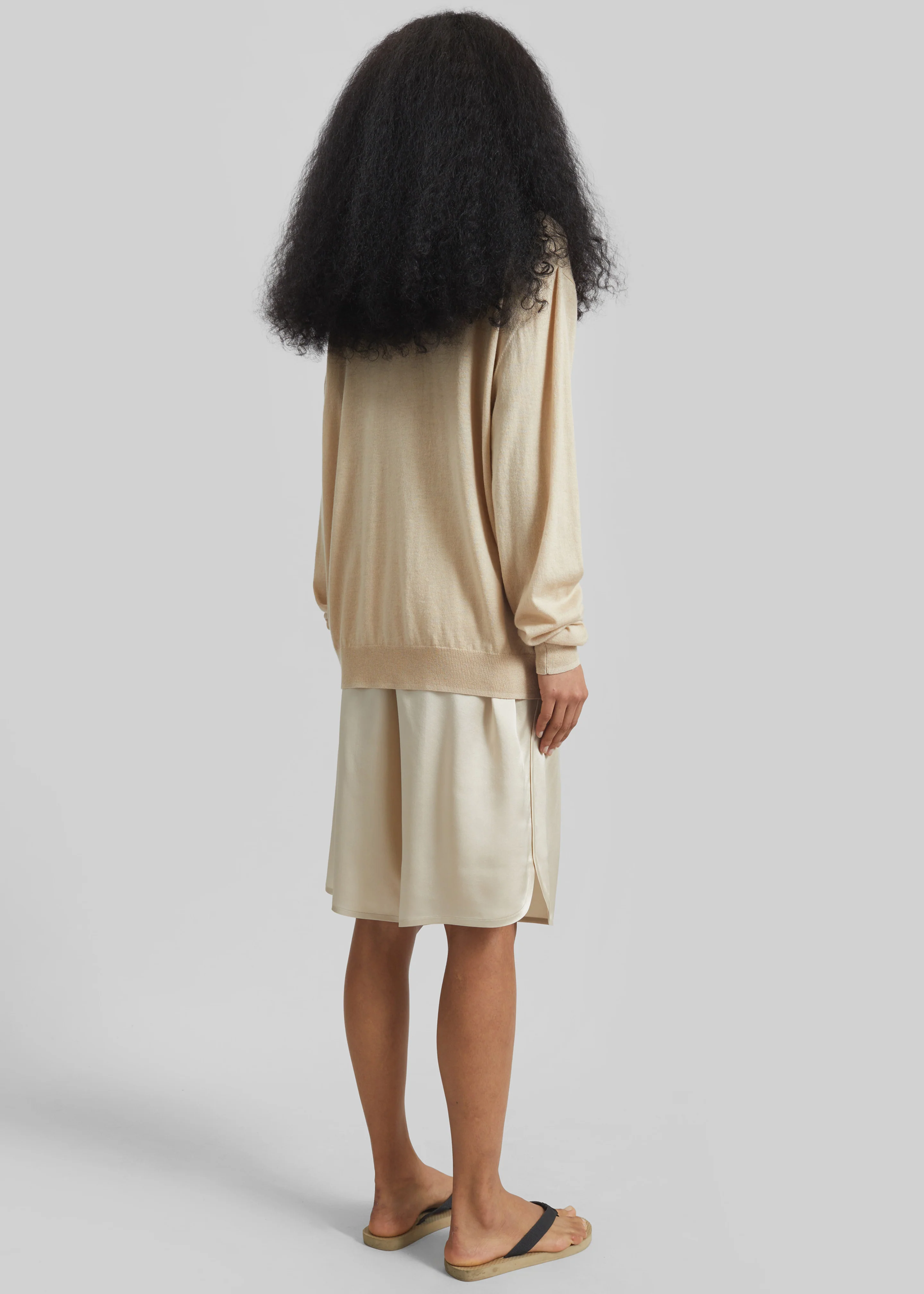 Nelis Silk Bermuda Shorts - Champagne - Image 9