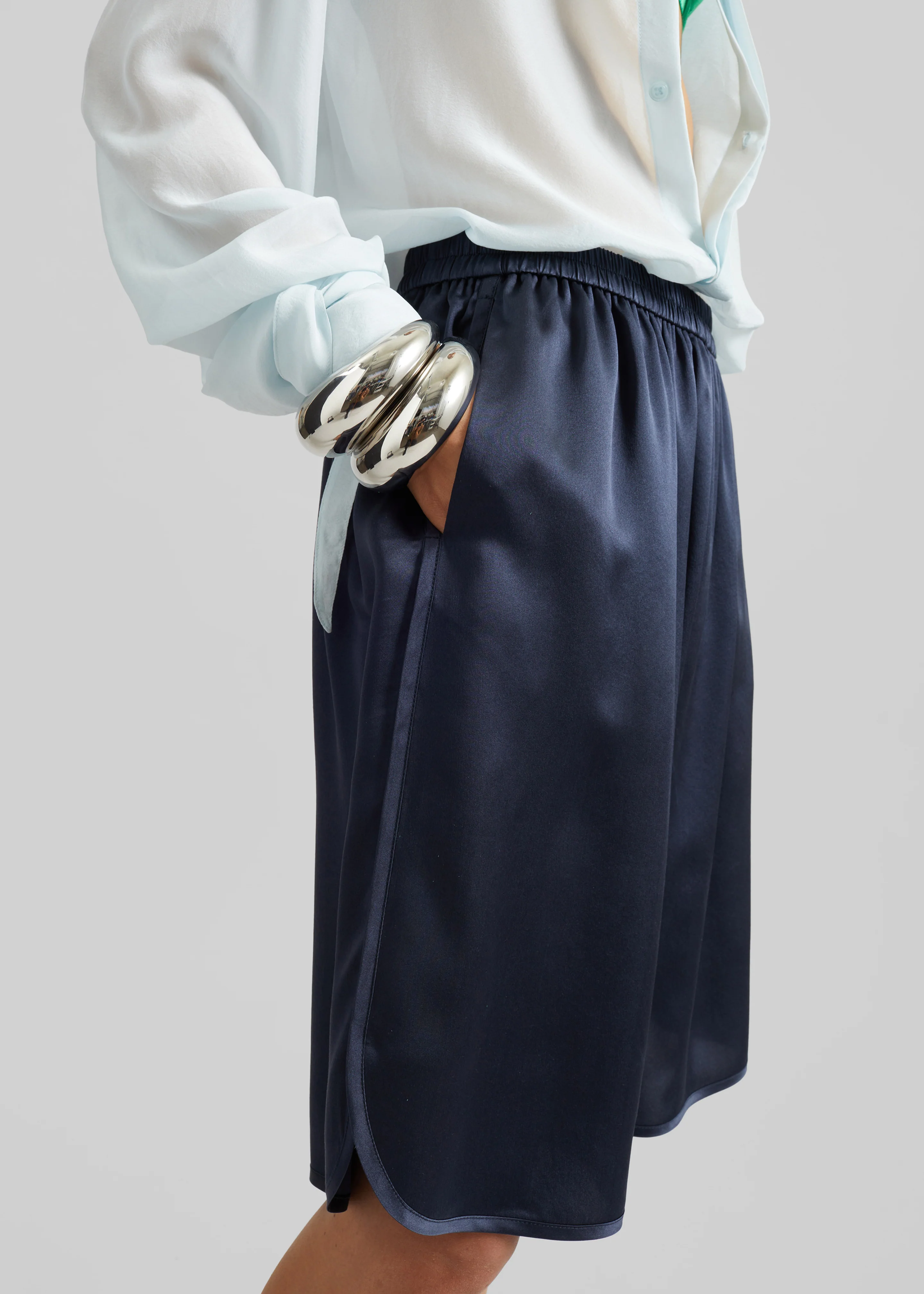 Nelis Silk Bermuda Shorts - Navy - Image 2