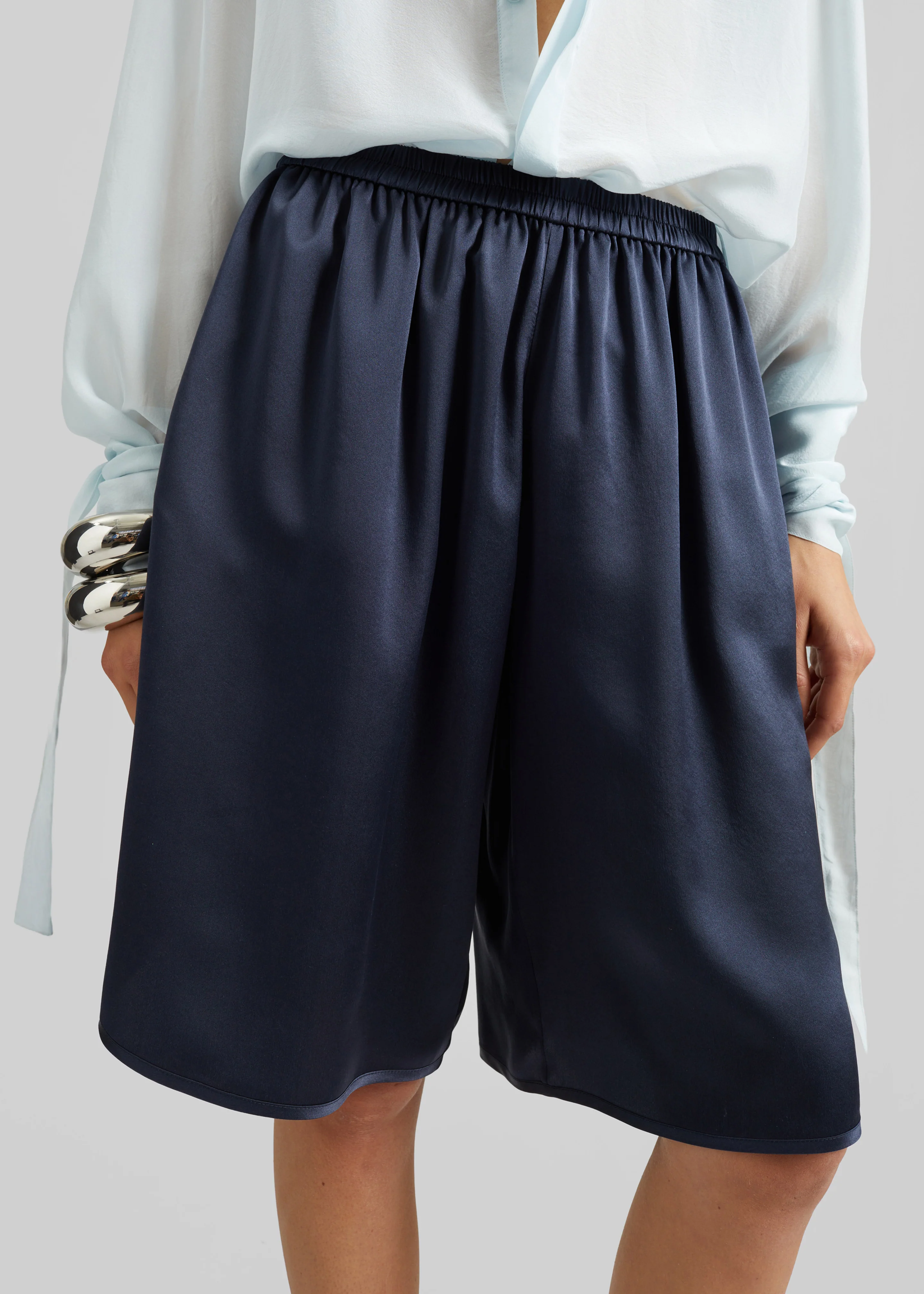 Nelis Silk Bermuda Shorts - Navy - Image 7