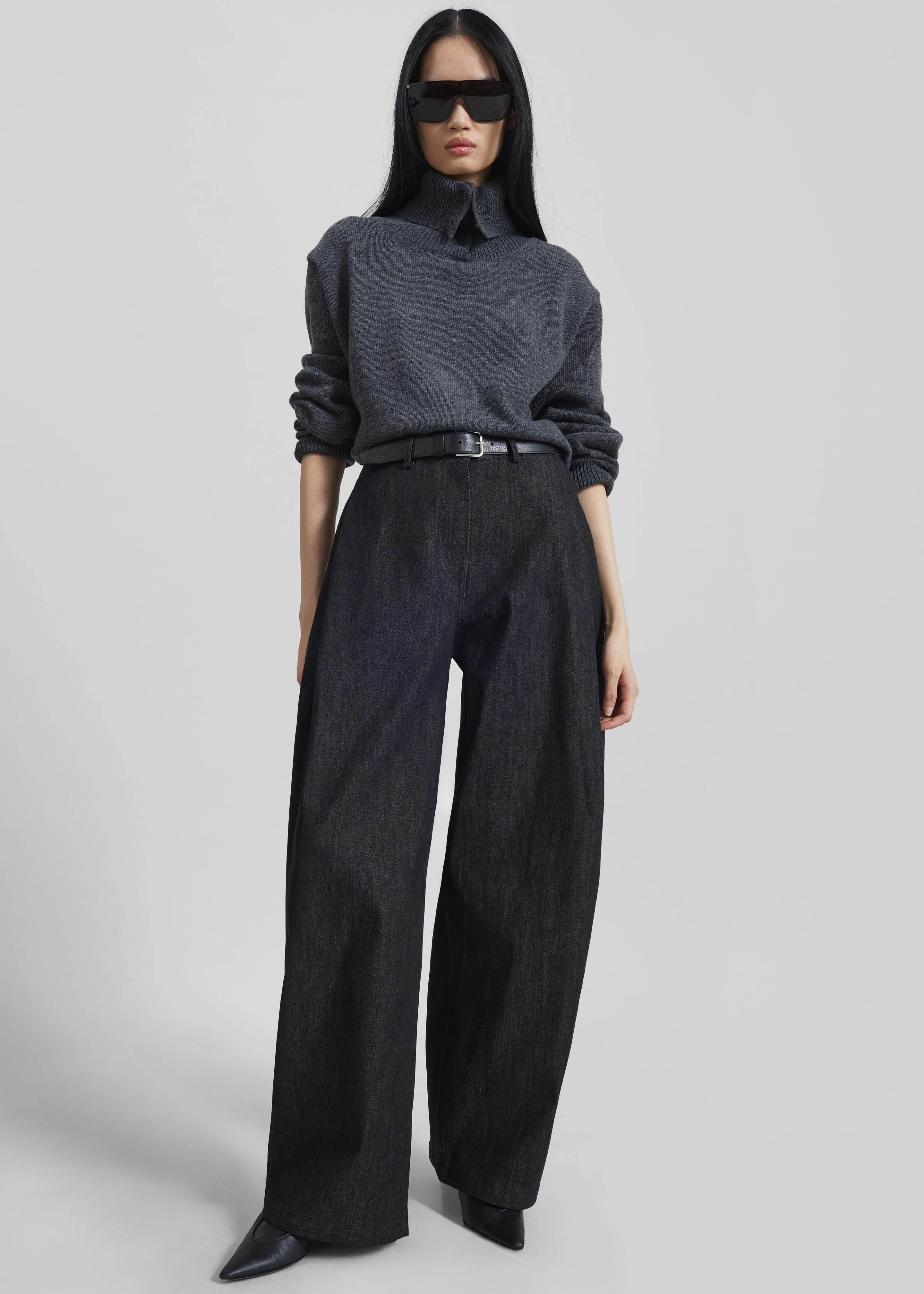 Nesna Barrel Leg Jeans - Black - Image 2