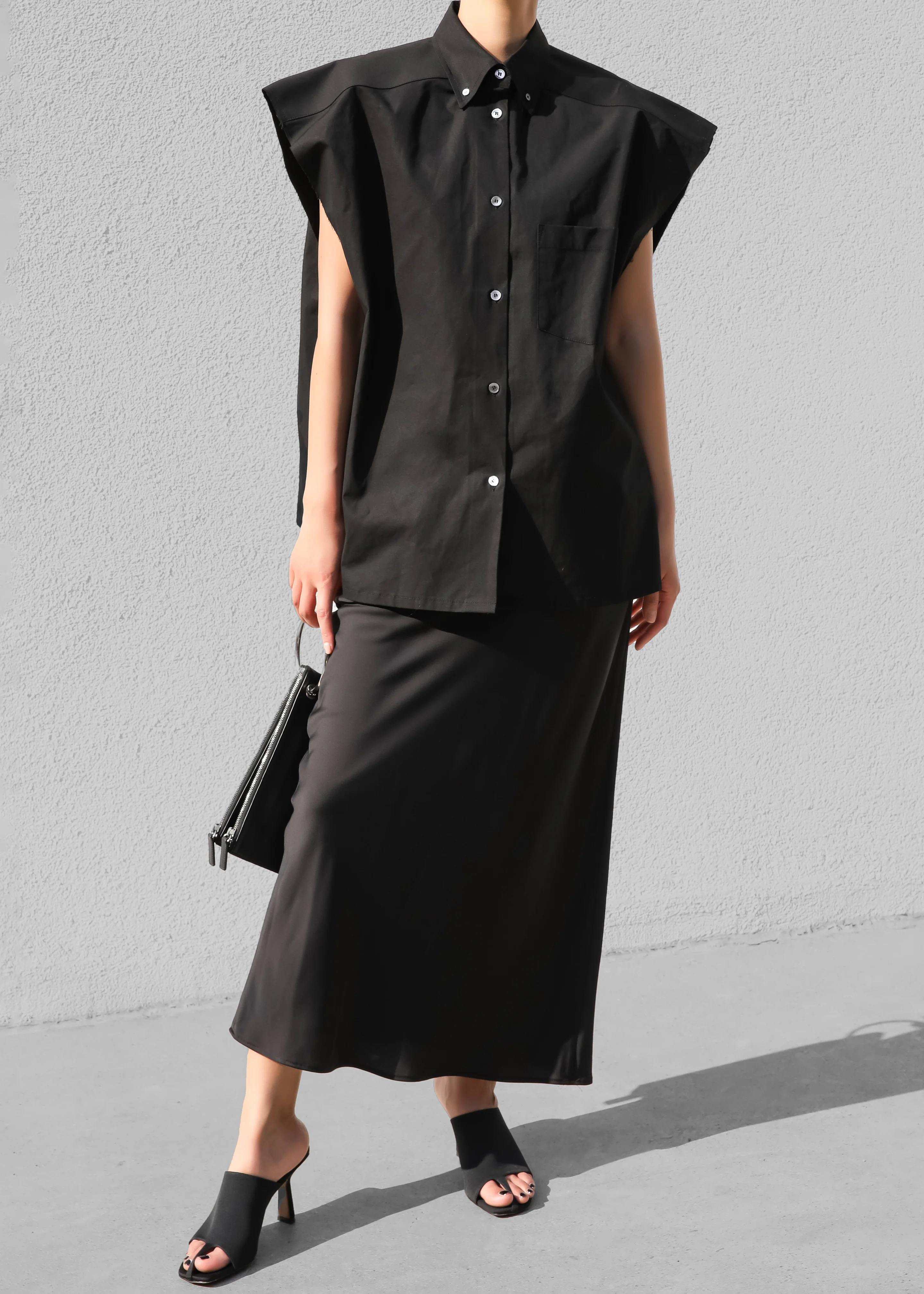 Rae Sleeveless Button Down Shirt - Black - Image 3
