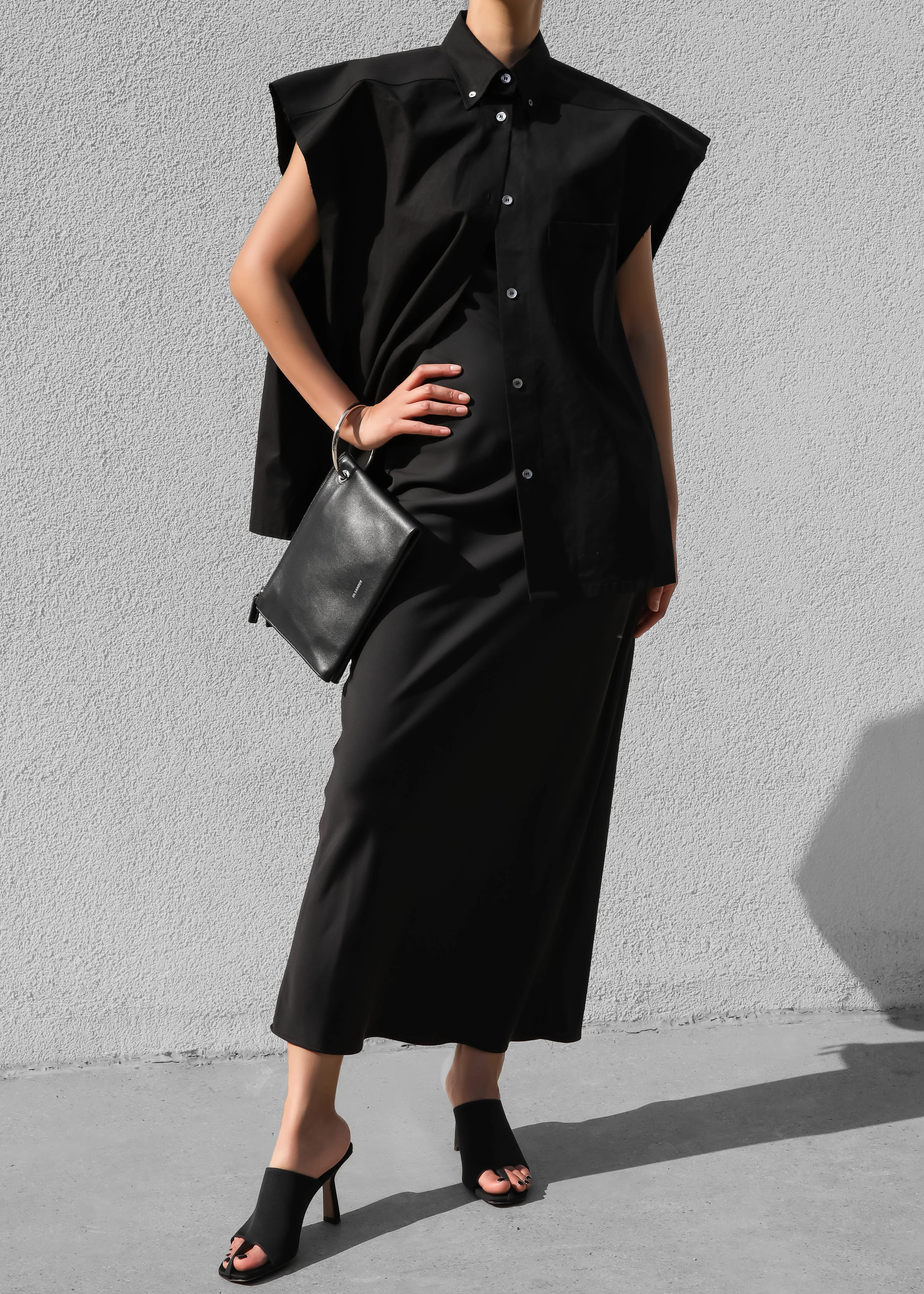 Rae Sleeveless Button Down Shirt - Black - Image 4