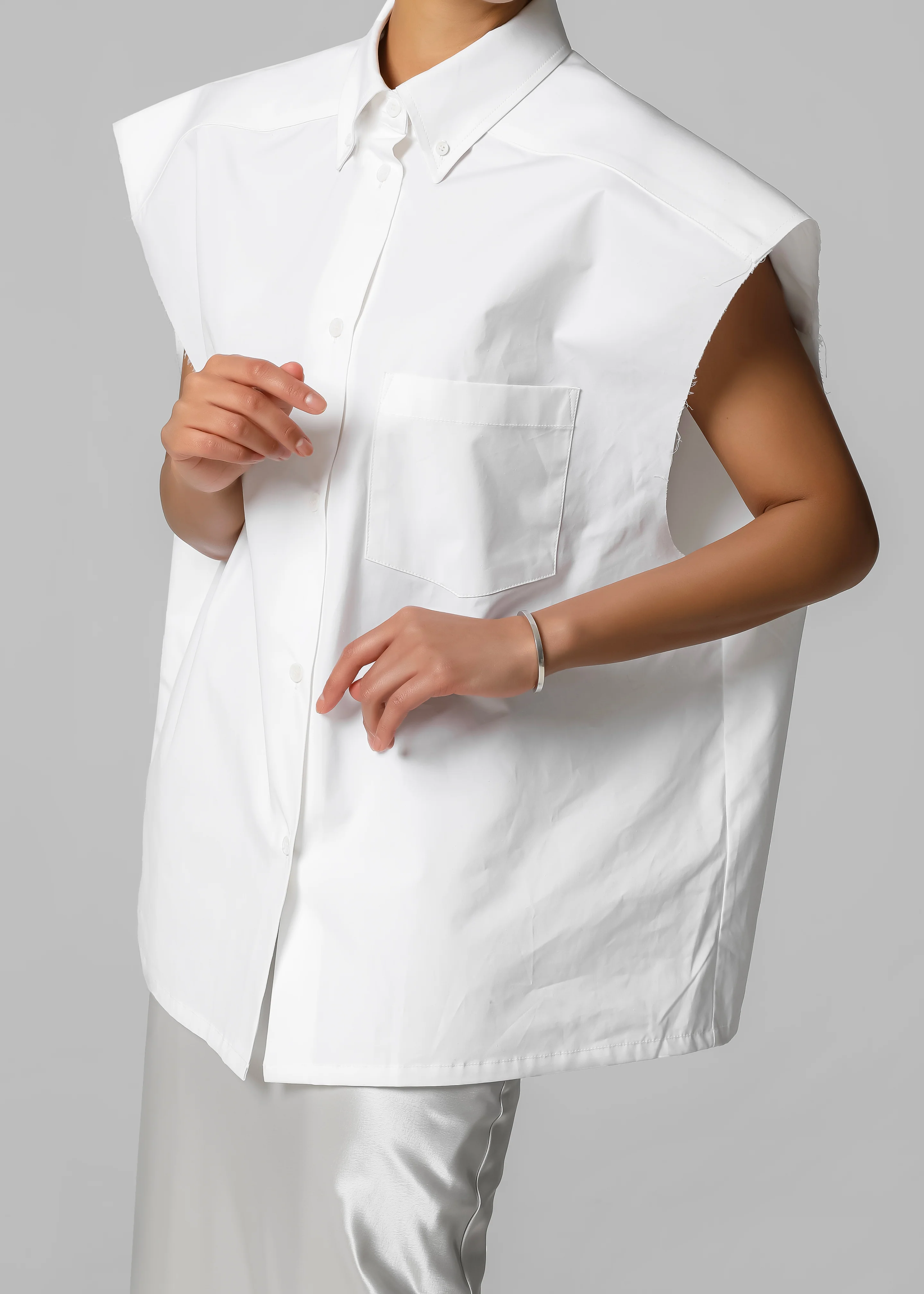 Rae Sleeveless Button Down Shirt - White - Image 3