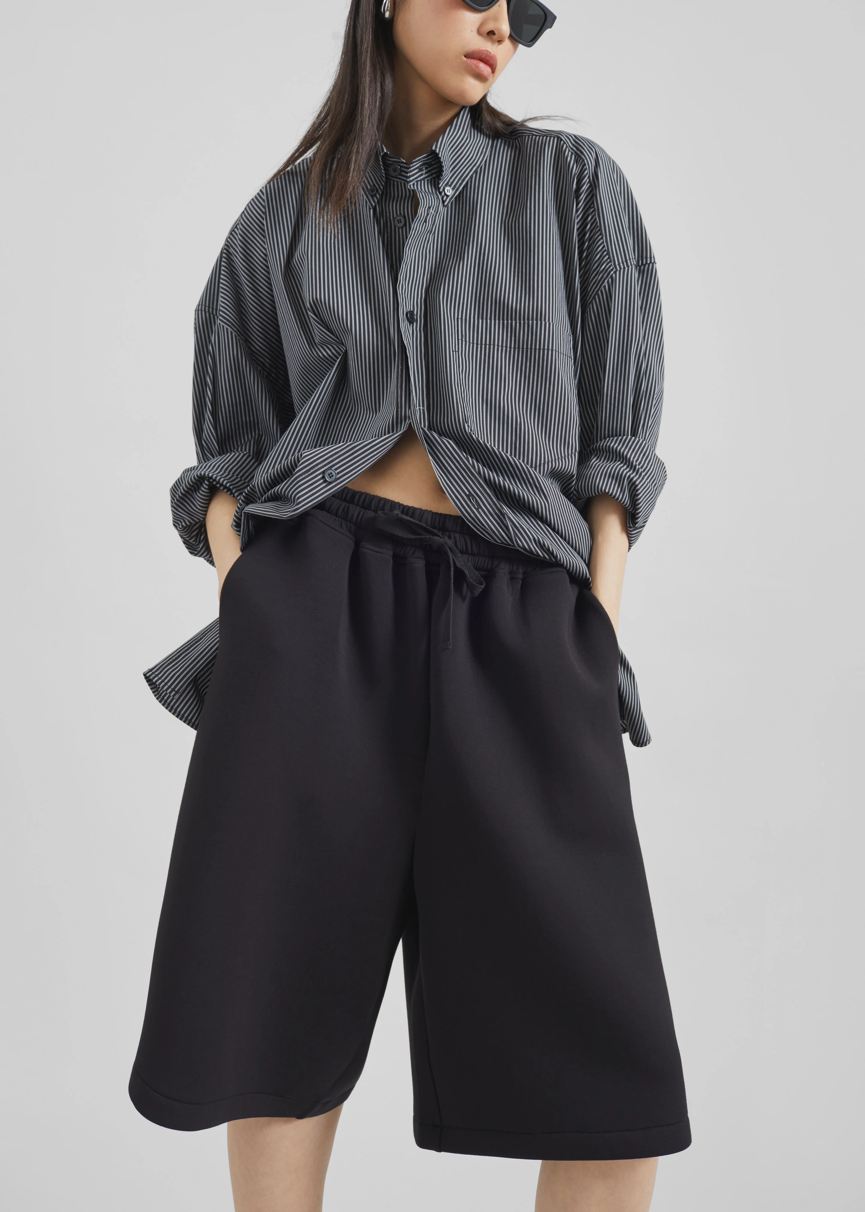 Rian Sweatshorts - Black - Image 4