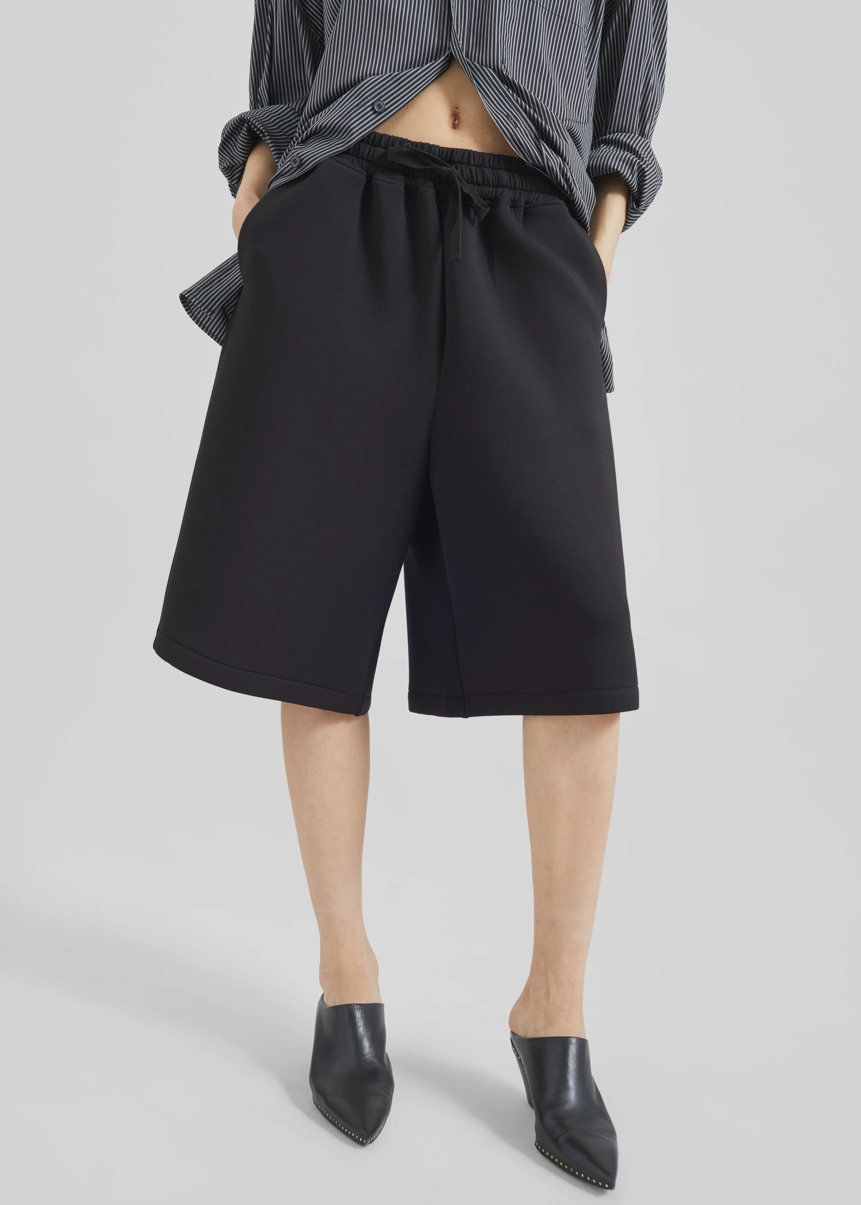 Rian Sweatshorts - Black - Image 5