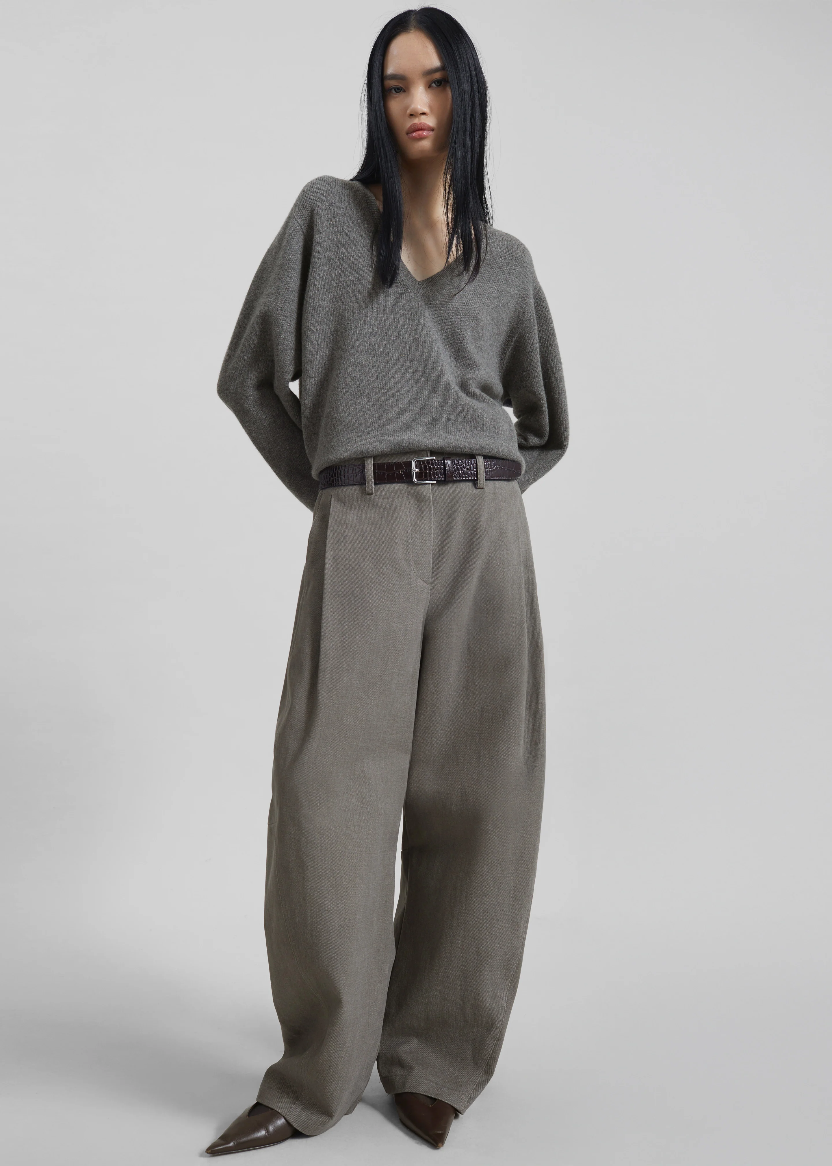 Ronse V-Neck Superfine Lambswool Sweater - Grey - Image 4