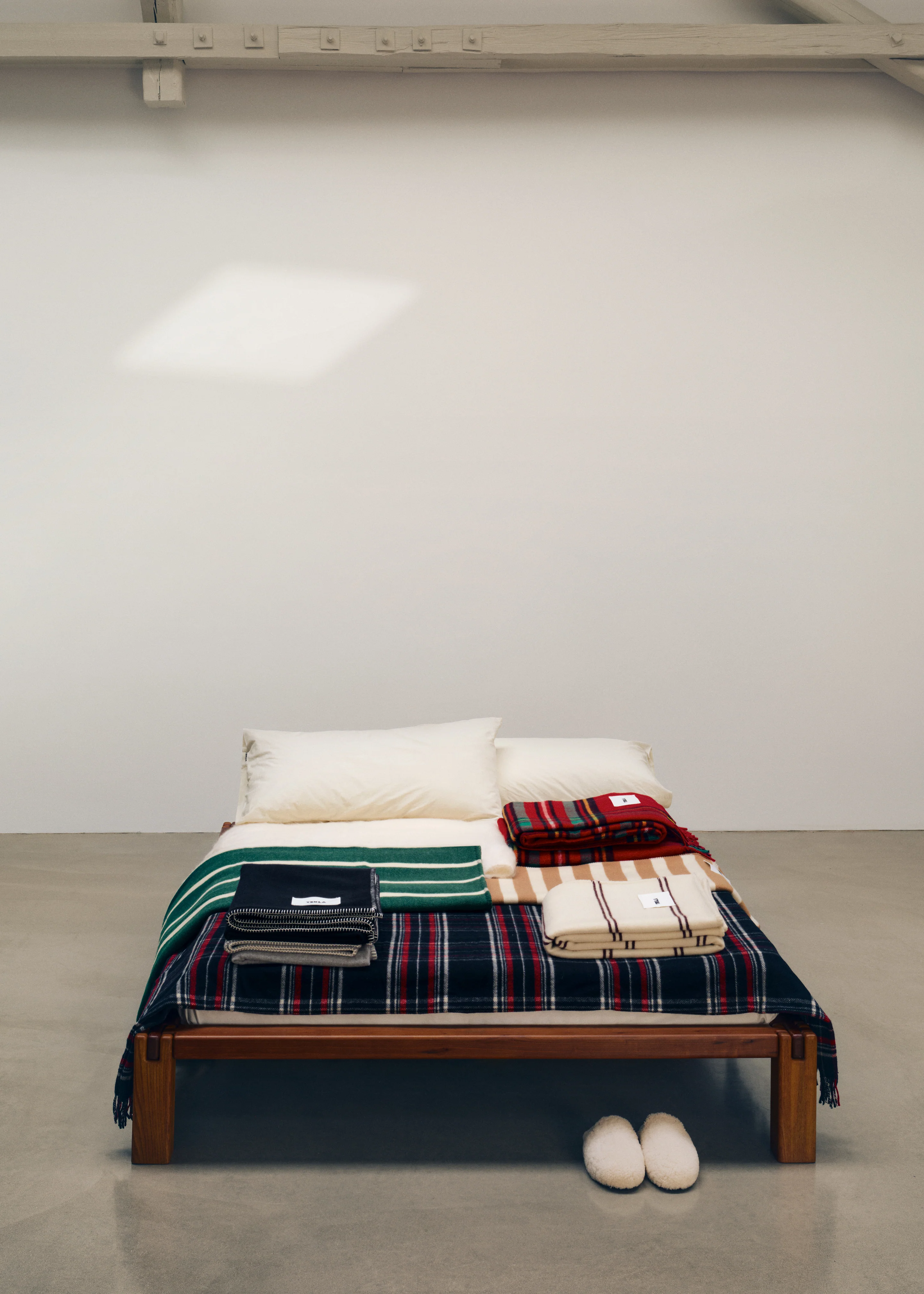 Tekla Lambswool Blanket - Black Plaid - Image 3