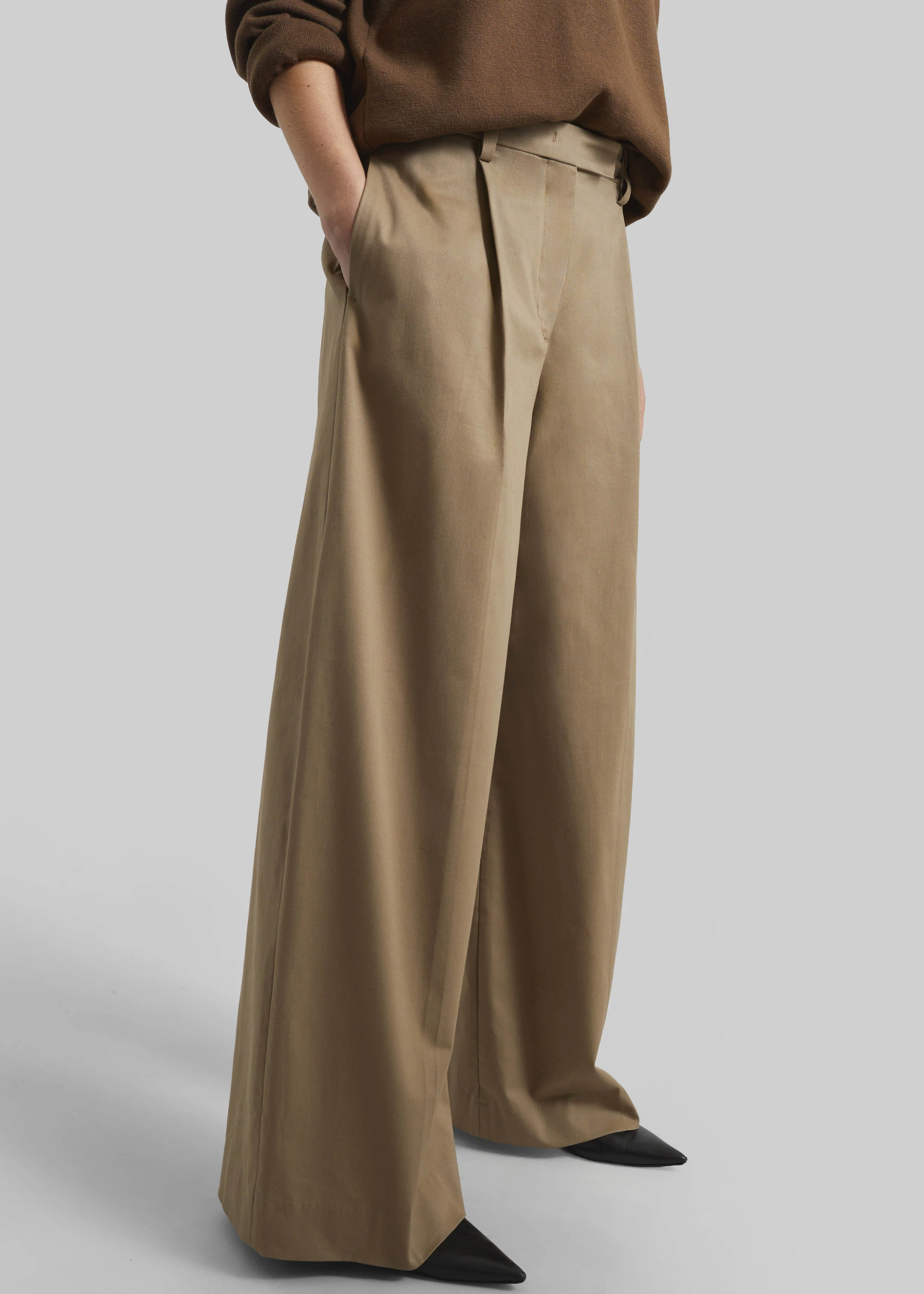 TheLatest Deva Gabardine Trousers - Cognac - Image 4