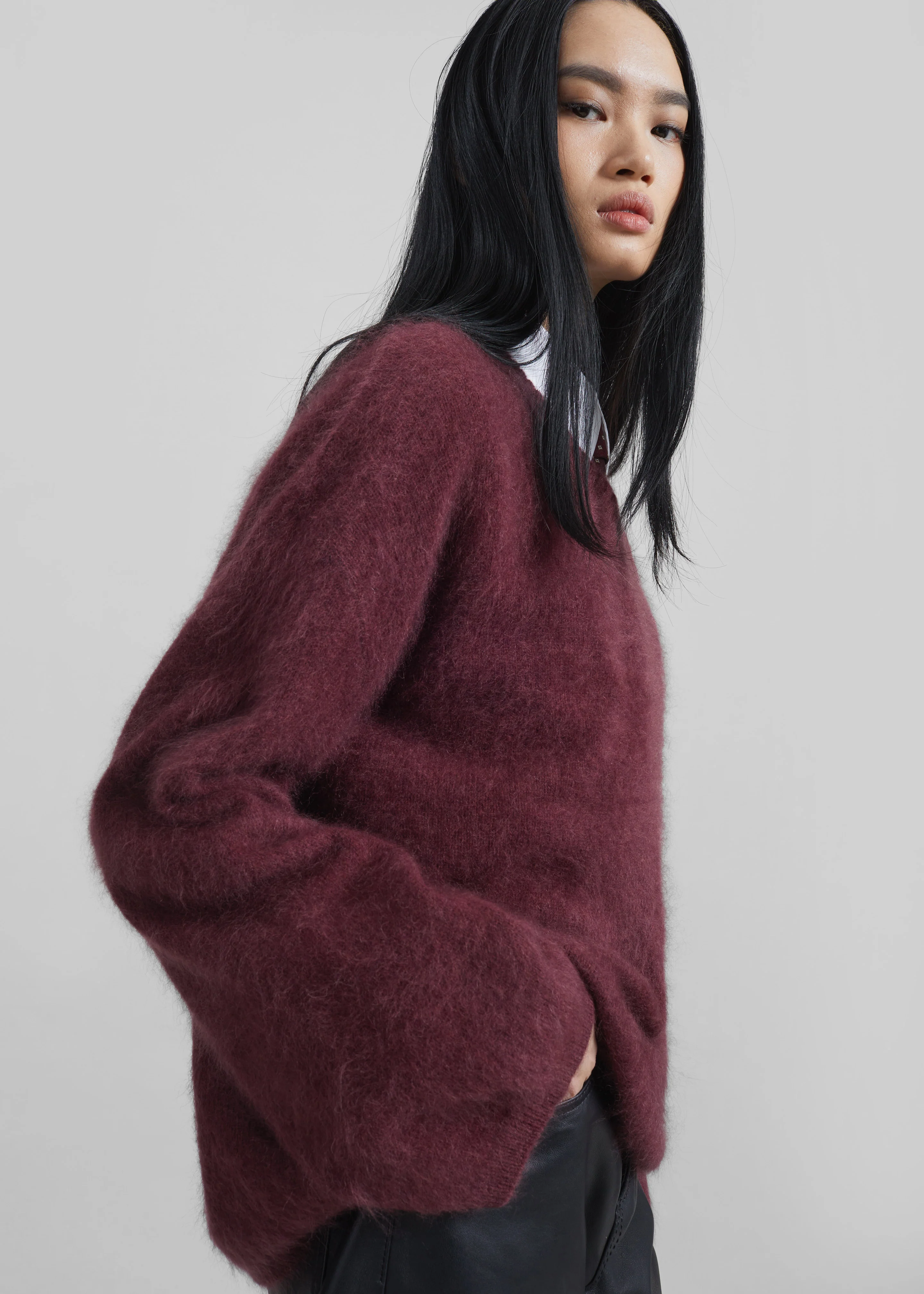 Vilhena Wool Fuzzy V-Neck Sweater - Burgundy - Image 4
